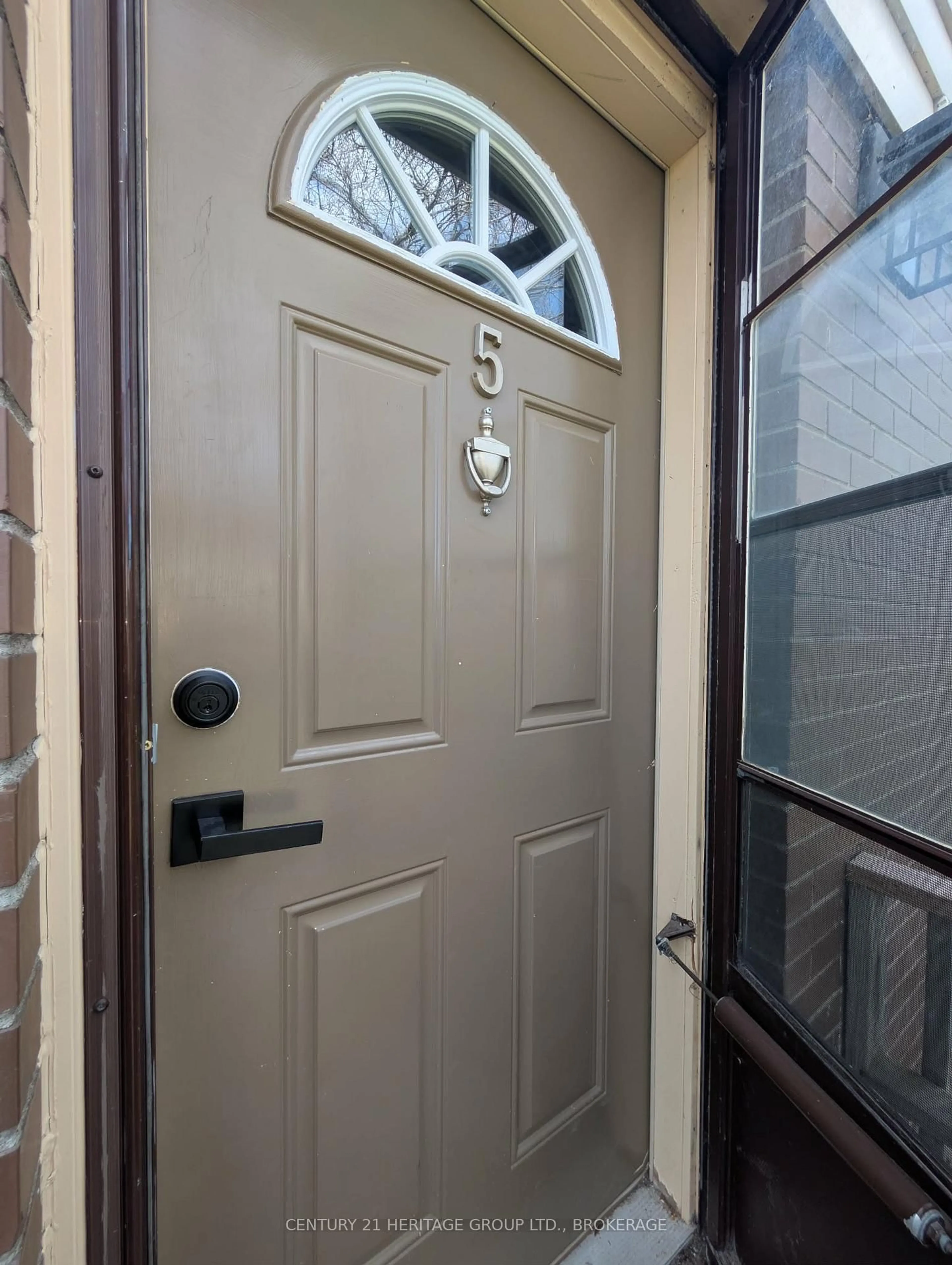Indoor entryway for 136 Notch Hill Rd #5, Kingston Ontario K7M 2X1