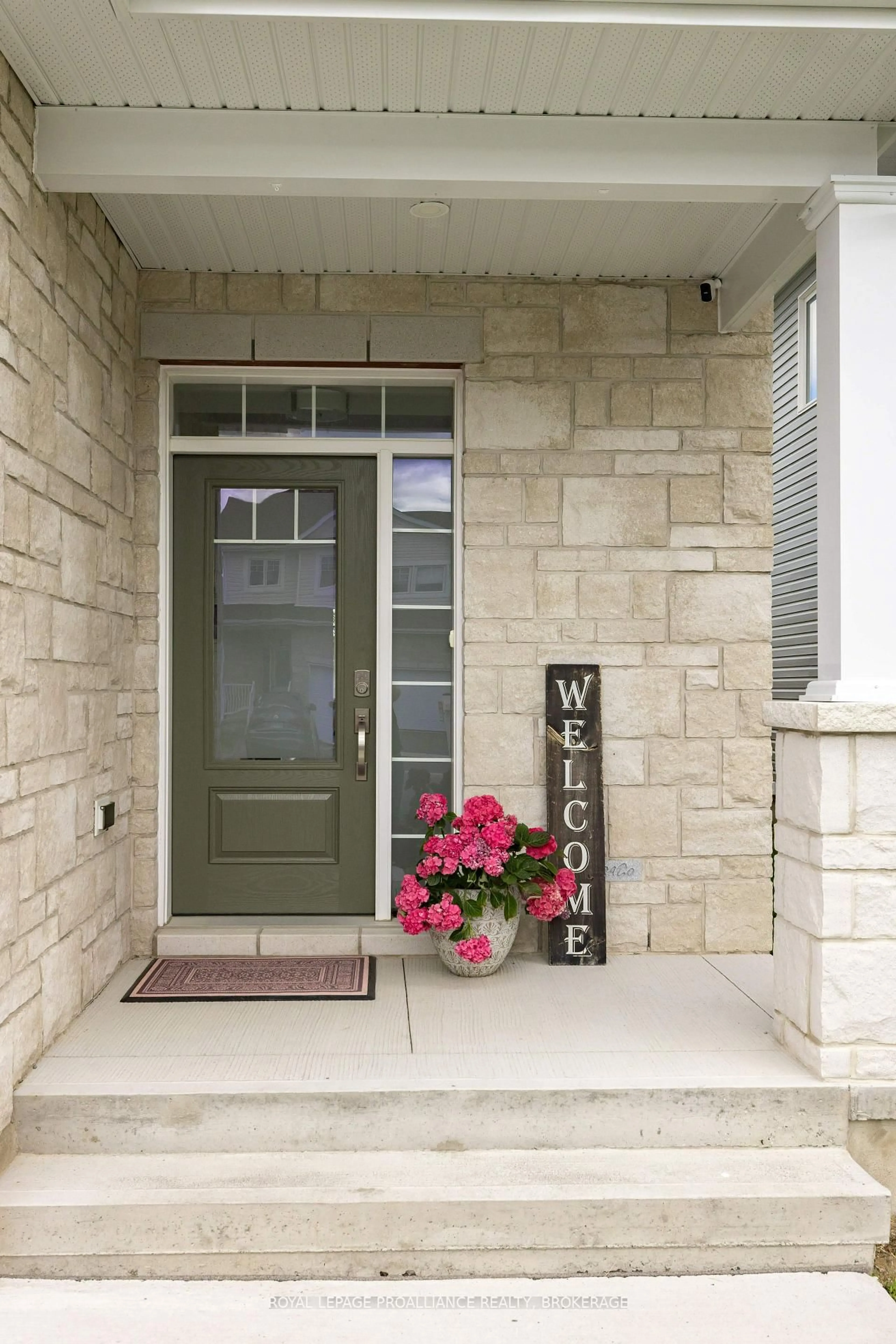 Indoor entryway for 332 Buckthorn Dr, Kingston Ontario K7P 0S1