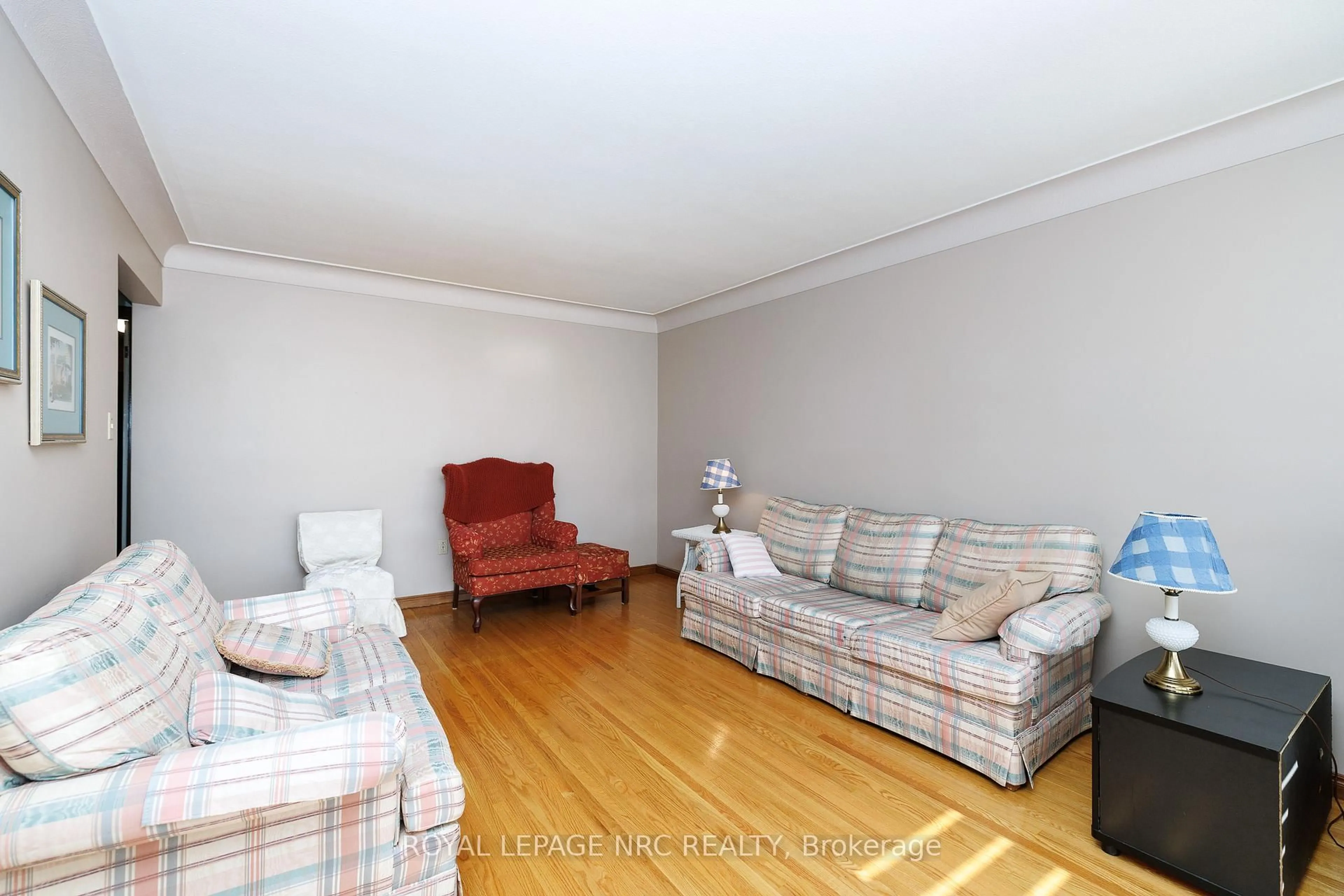 Living room with furniture, wood/laminate floor for 38 Rivercrest Rd, Hamilton Ontario L8E 1M9
