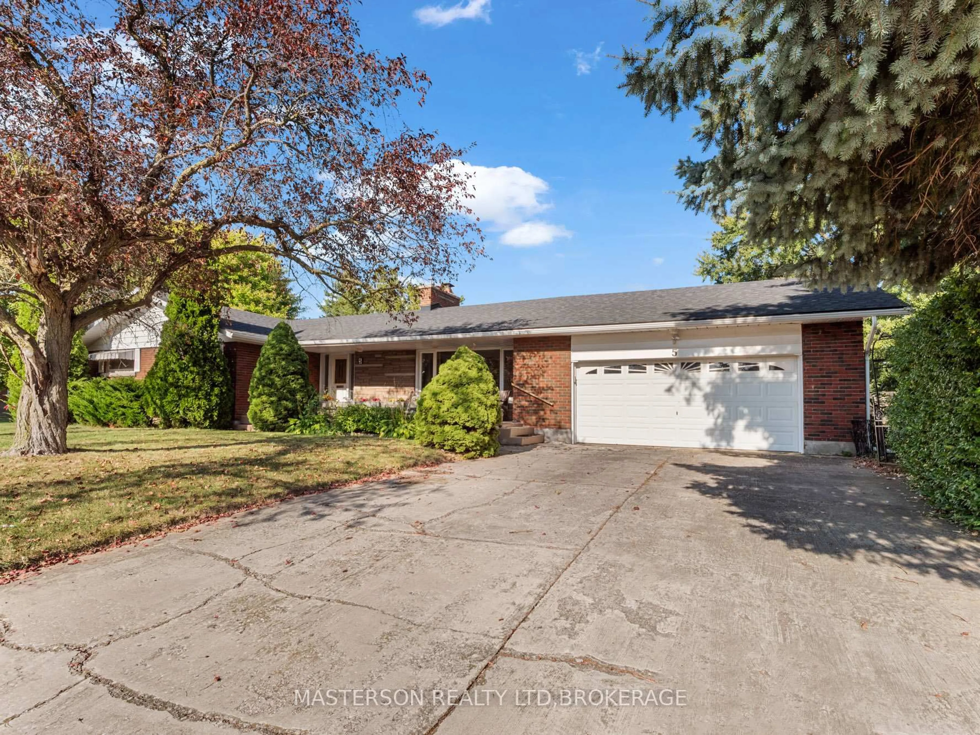 A pic from outside/outdoor area/front of a property/back of a property/a pic from drone, street for 5 Burdy Dr, St. Catharines Ontario L2S 2Z1