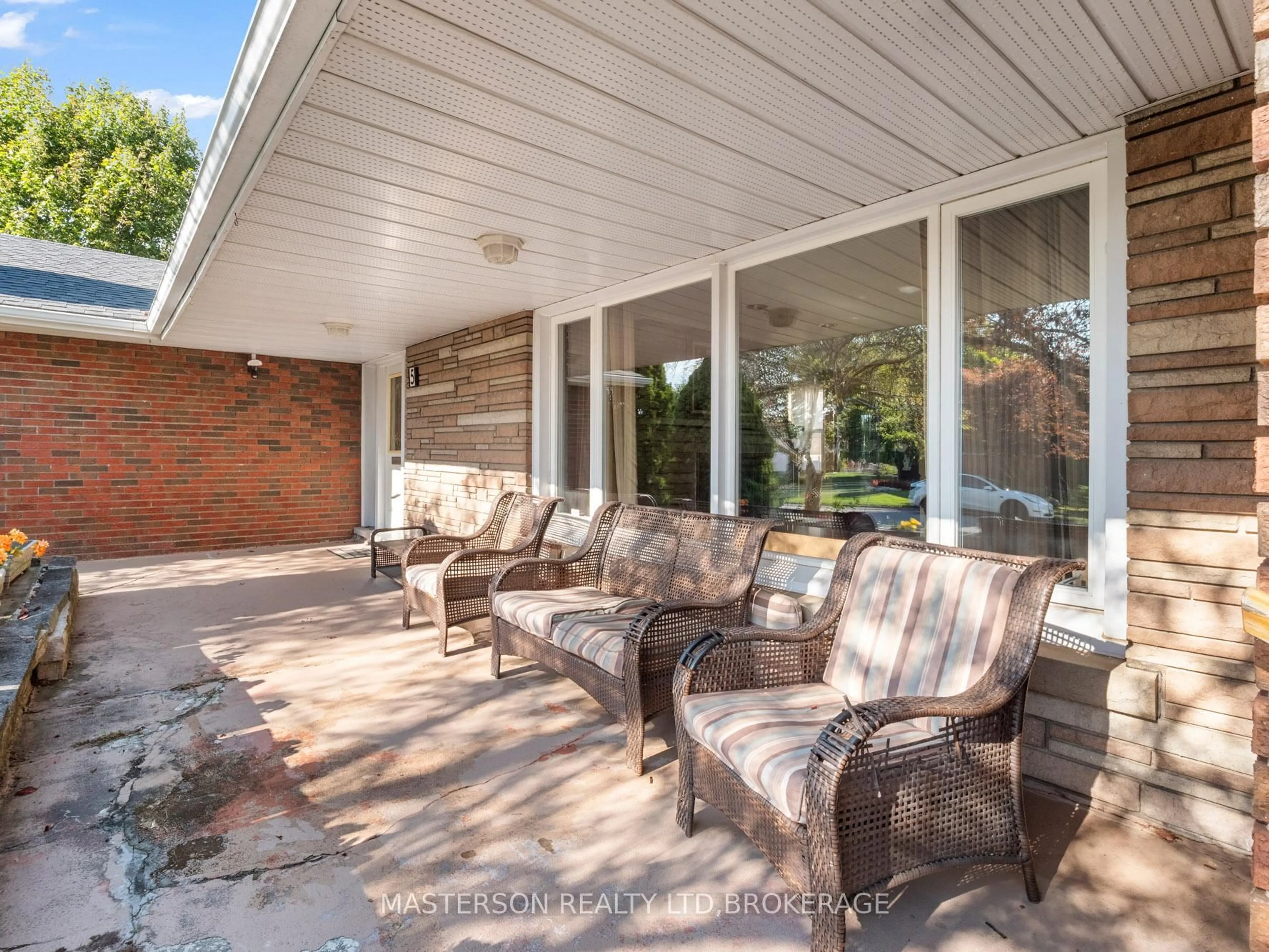 Patio, street for 5 Burdy Dr, St. Catharines Ontario L2S 2Z1