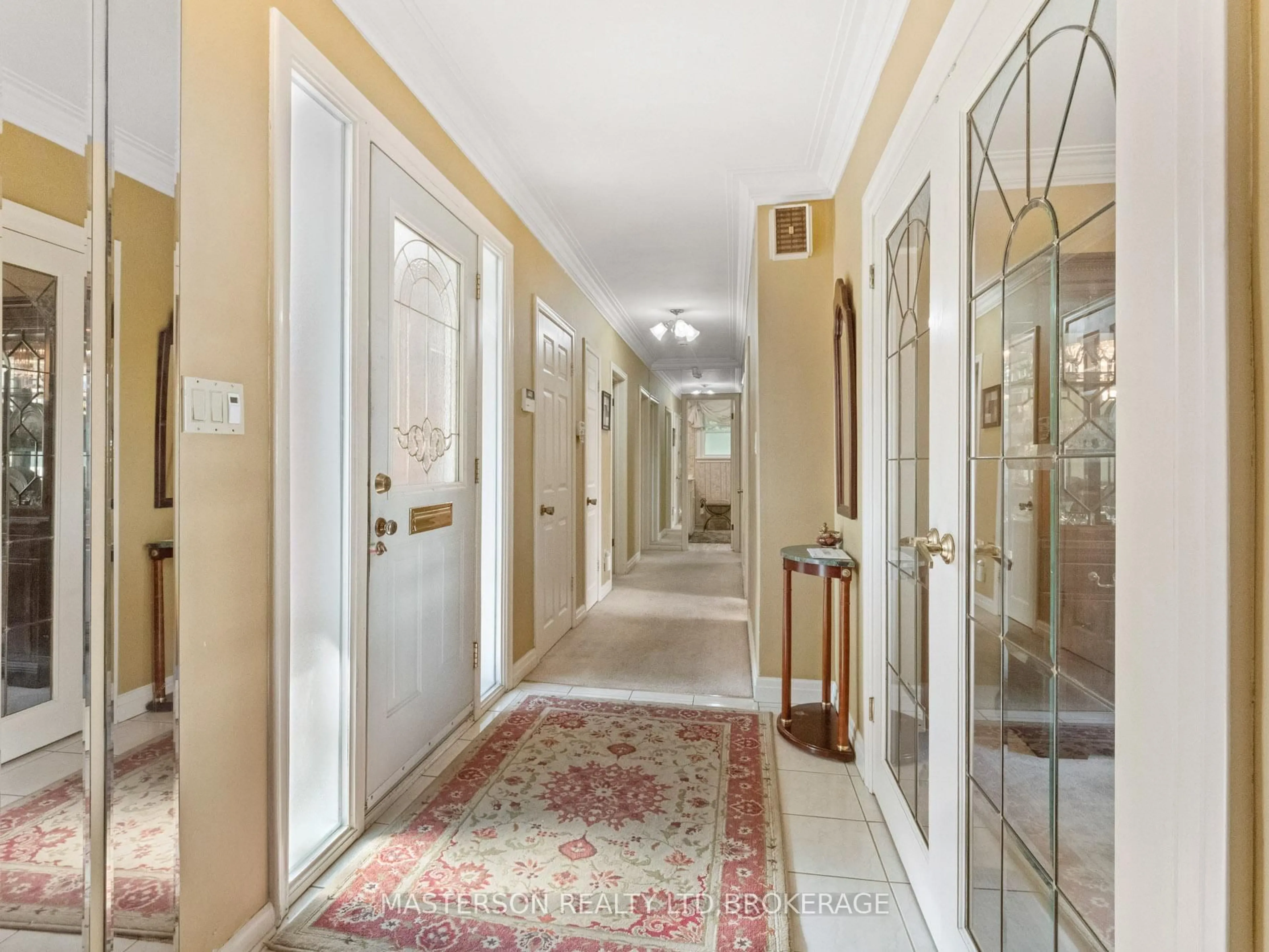 Indoor foyer for 5 Burdy Dr, St. Catharines Ontario L2S 2Z1