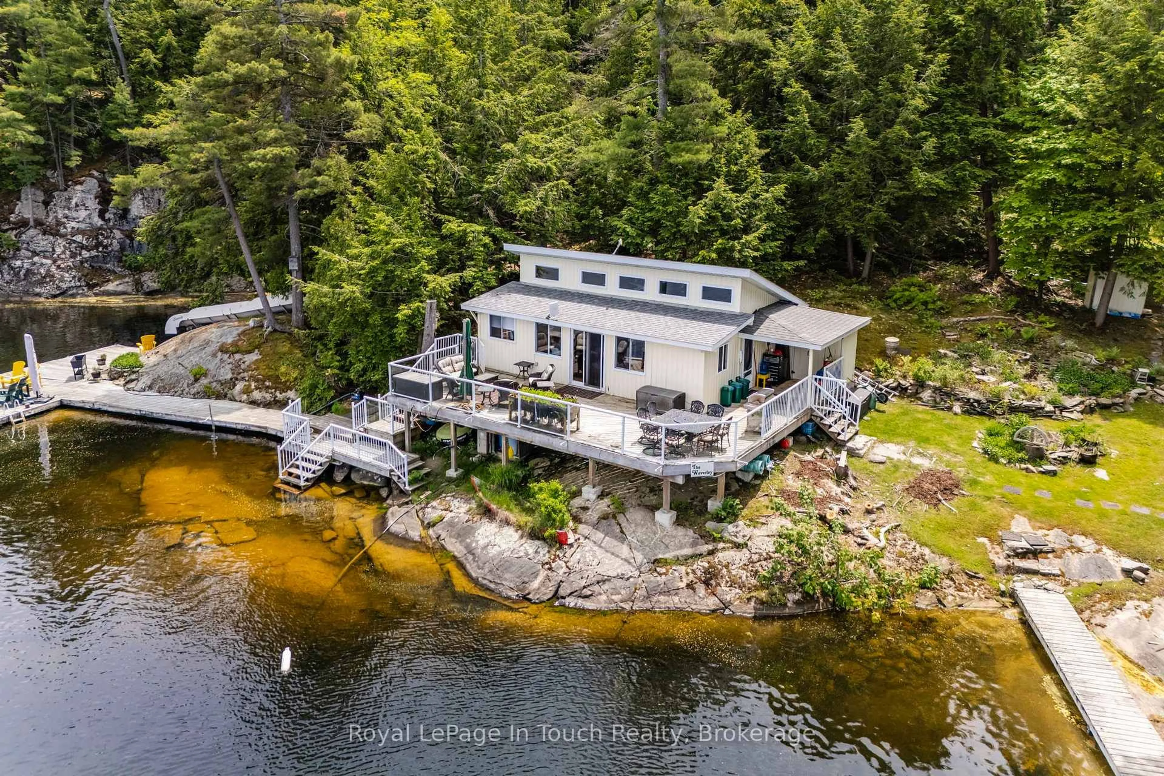 A pic from outside/outdoor area/front of a property/back of a property/a pic from drone, water/lake/river/ocean view for 4 Is 270 Six Mile Lake Island, Georgian Bay Ontario L0K 1S0
