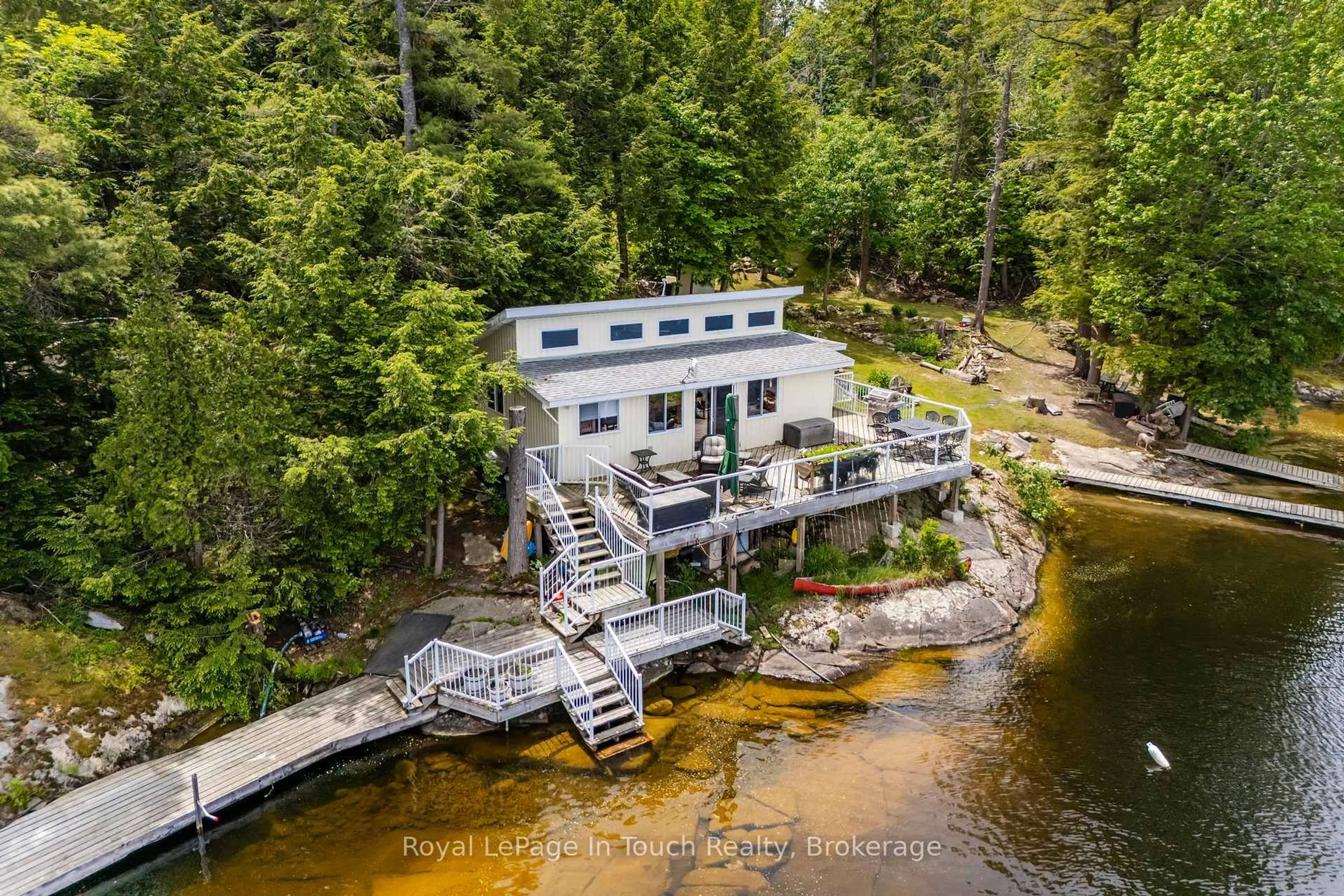 A pic from outside/outdoor area/front of a property/back of a property/a pic from drone, water/lake/river/ocean view for 4 Is 270 Six Mile Lake Island, Georgian Bay Ontario L0K 1S0