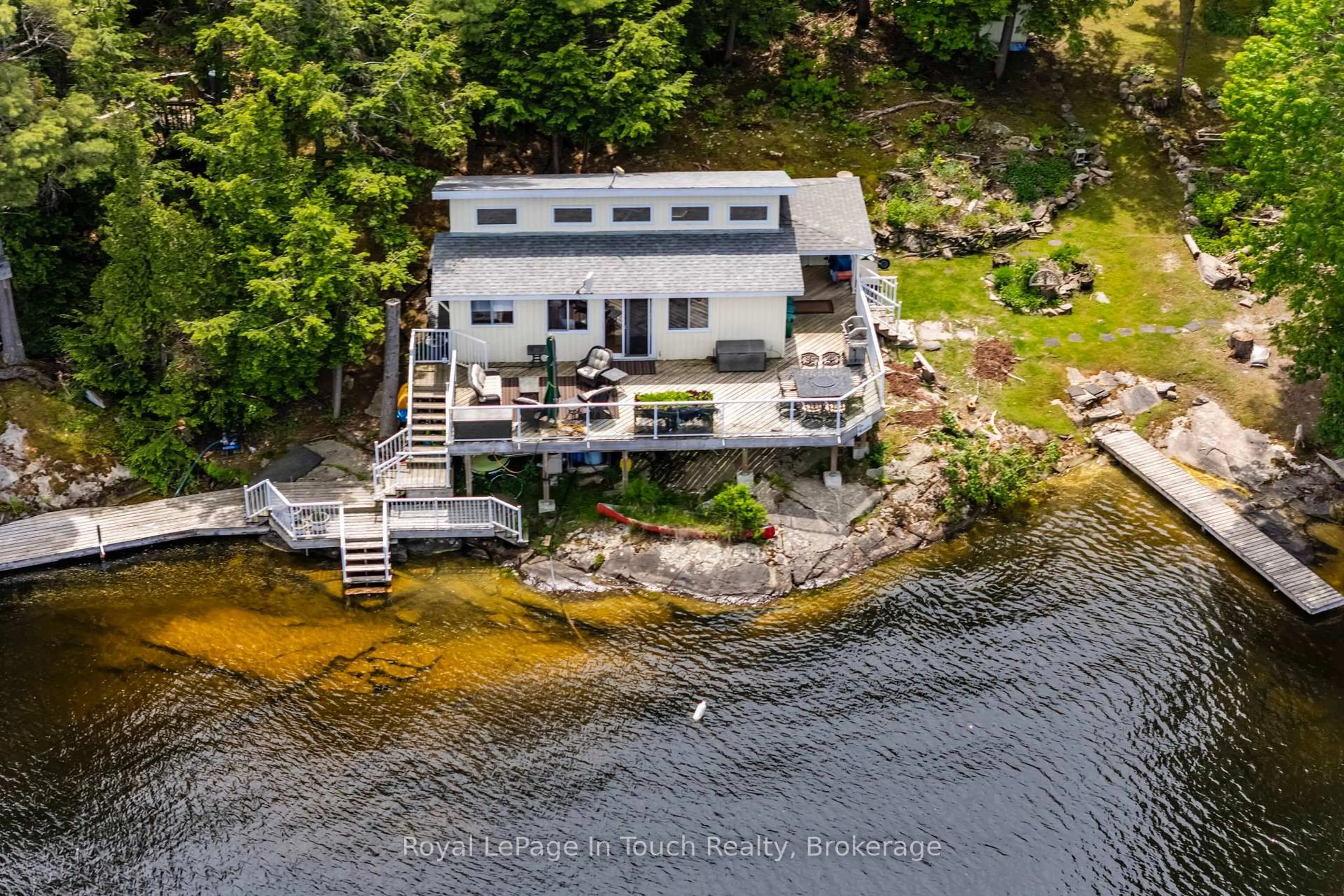 A pic from outside/outdoor area/front of a property/back of a property/a pic from drone, water/lake/river/ocean view for 4 Is 270 Six Mile Lake Island, Georgian Bay Ontario L0K 1S0