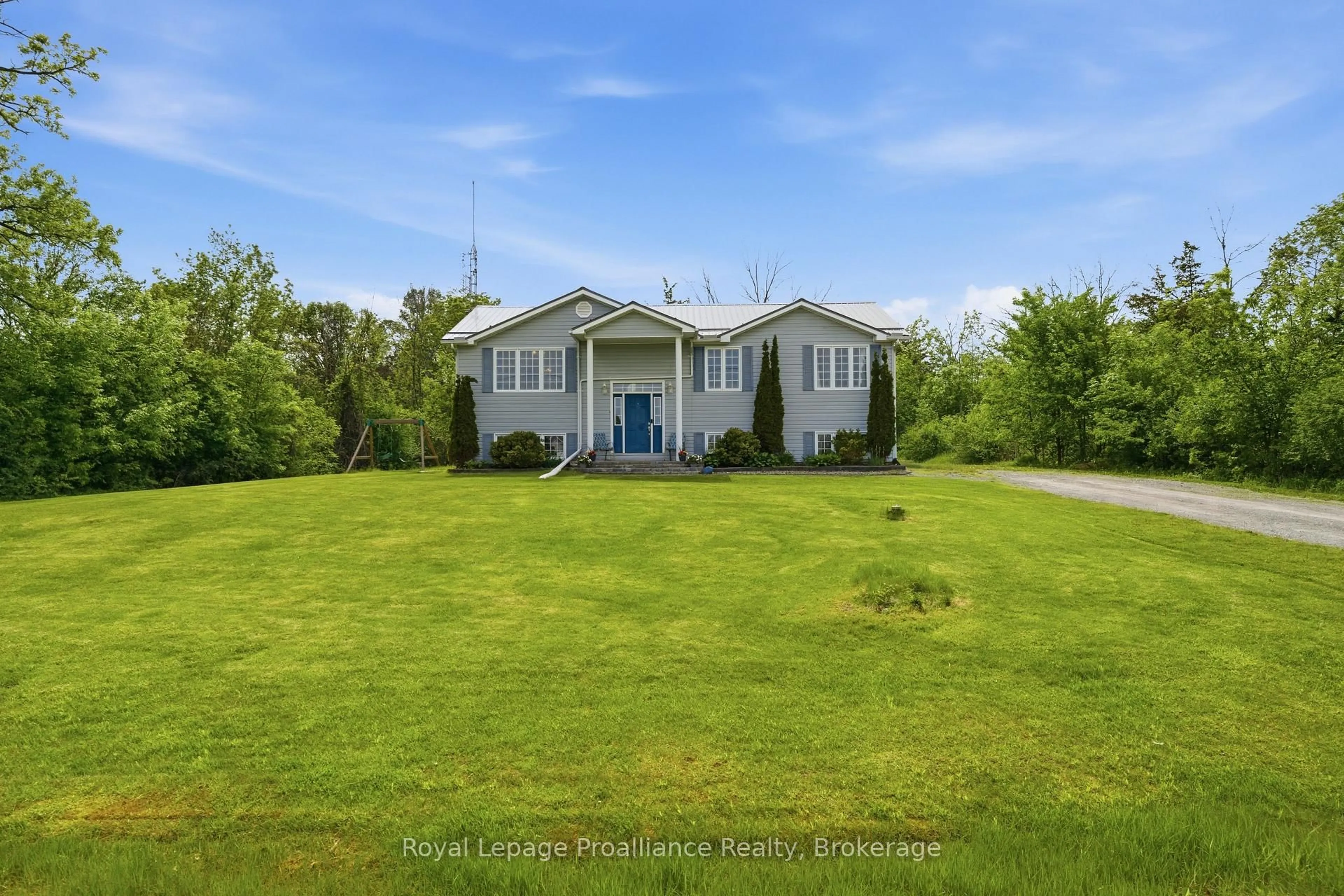 A pic from outside/outdoor area/front of a property/back of a property/a pic from drone, unknown for 727 Mitchell Rd, Belleville Ontario K8N 4Z6