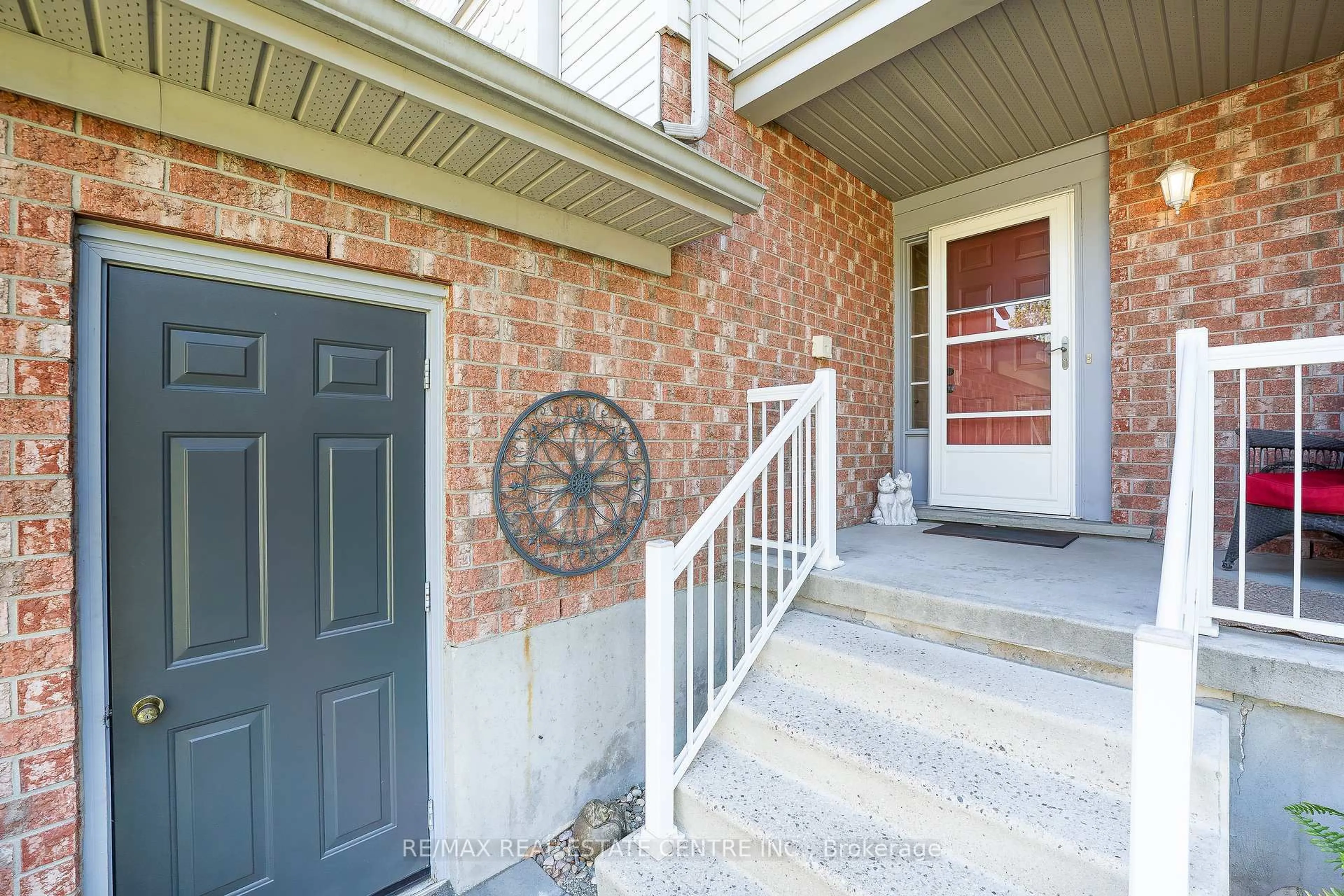 Indoor entryway for 49 Elma Pl, Cambridge Ontario N3C 4E6