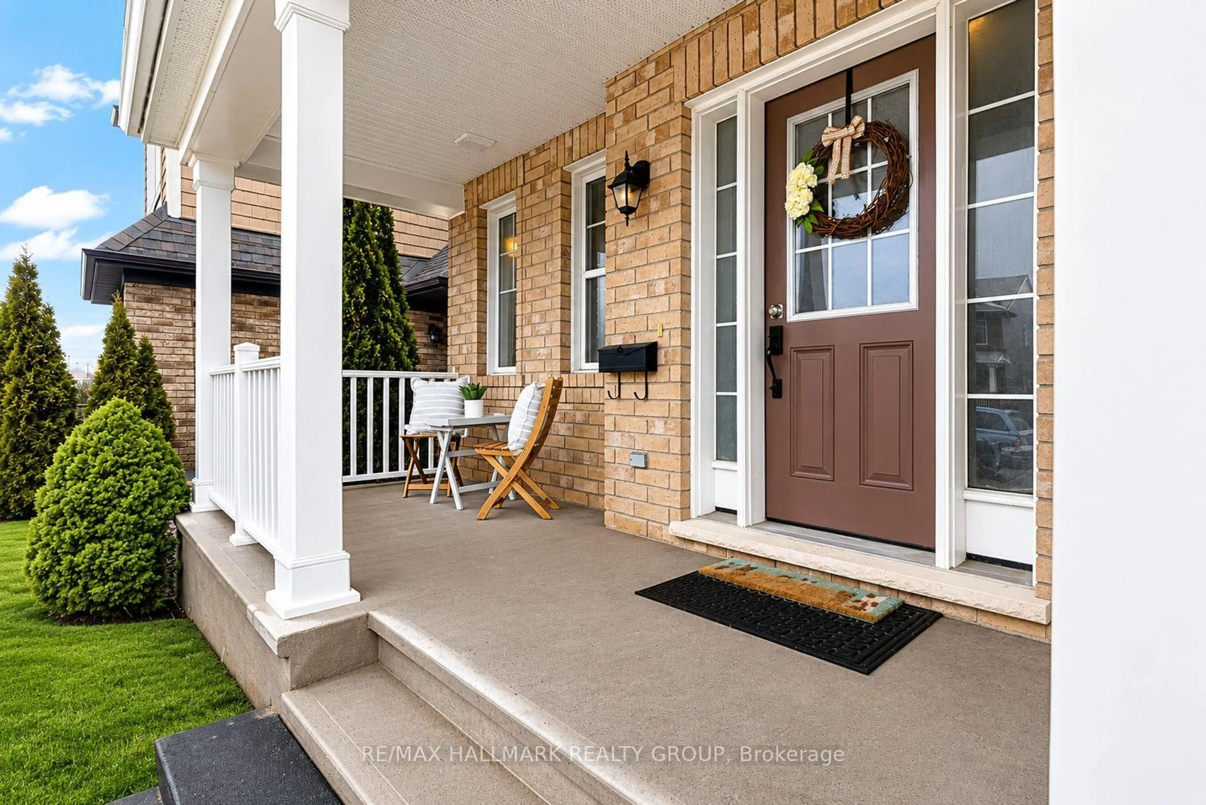 Indoor entryway for 529 Dundonald Dr, Ottawa Ontario K2J 5X1