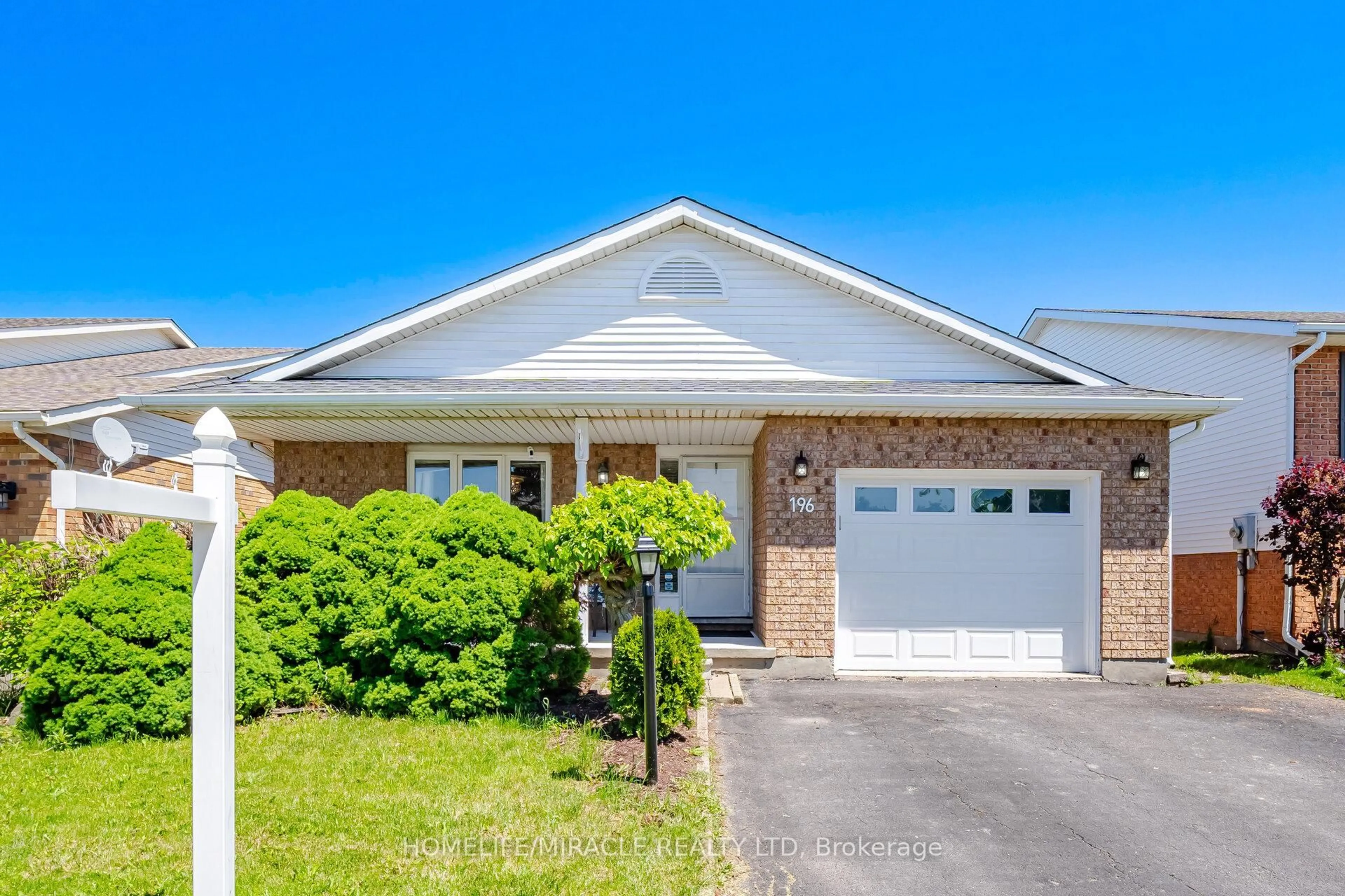 Home with vinyl exterior material, street for 196 FIRST ST LOUTH, St. Catharines Ontario L2S 0A6