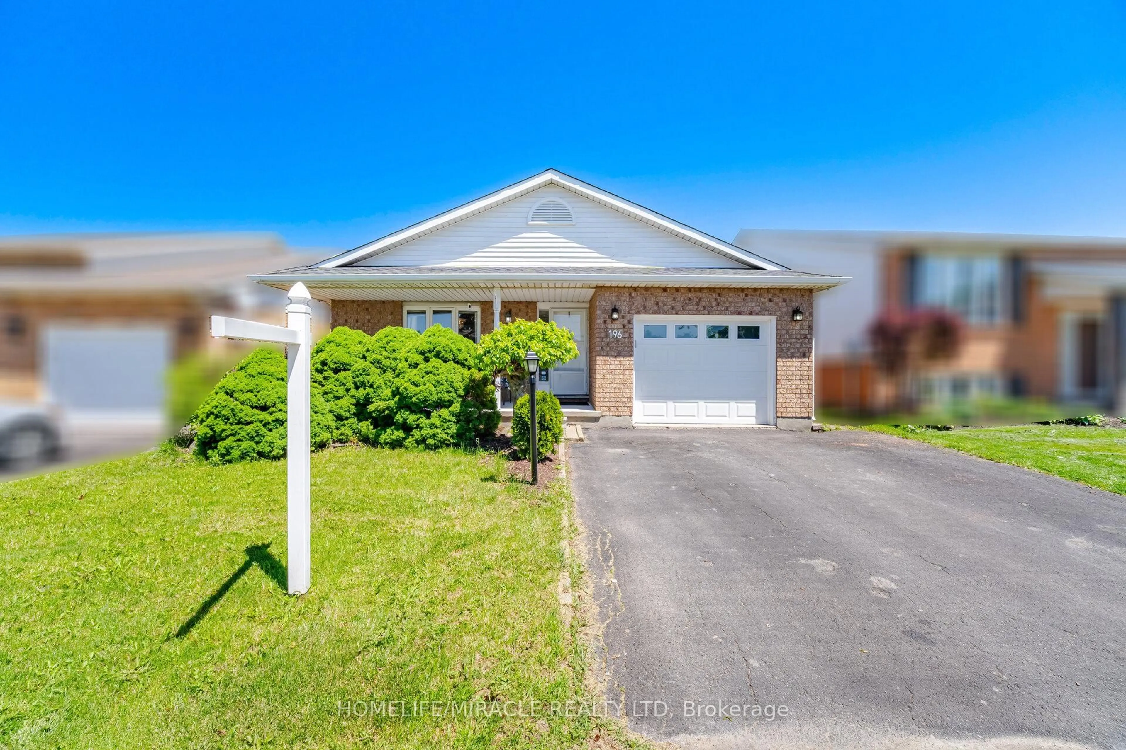 Home with vinyl exterior material, street for 196 FIRST ST LOUTH, St. Catharines Ontario L2S 0A6