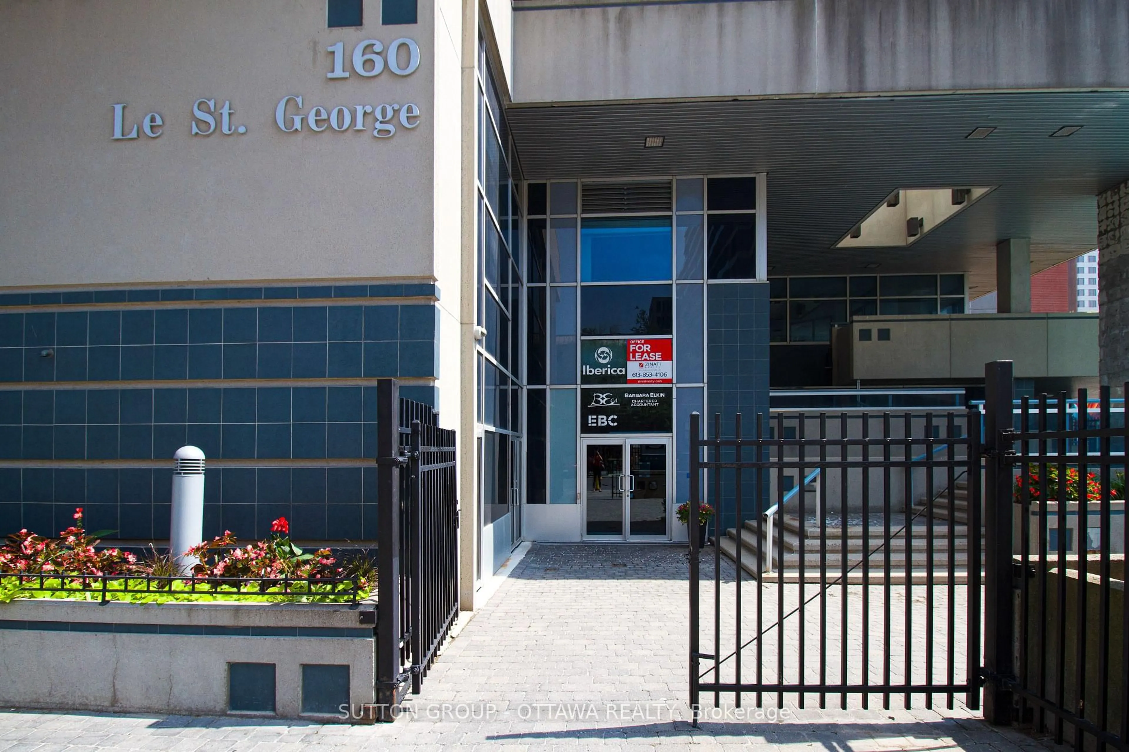 Indoor foyer for 160 George St #160, Ottawa Ontario K1N 9M2