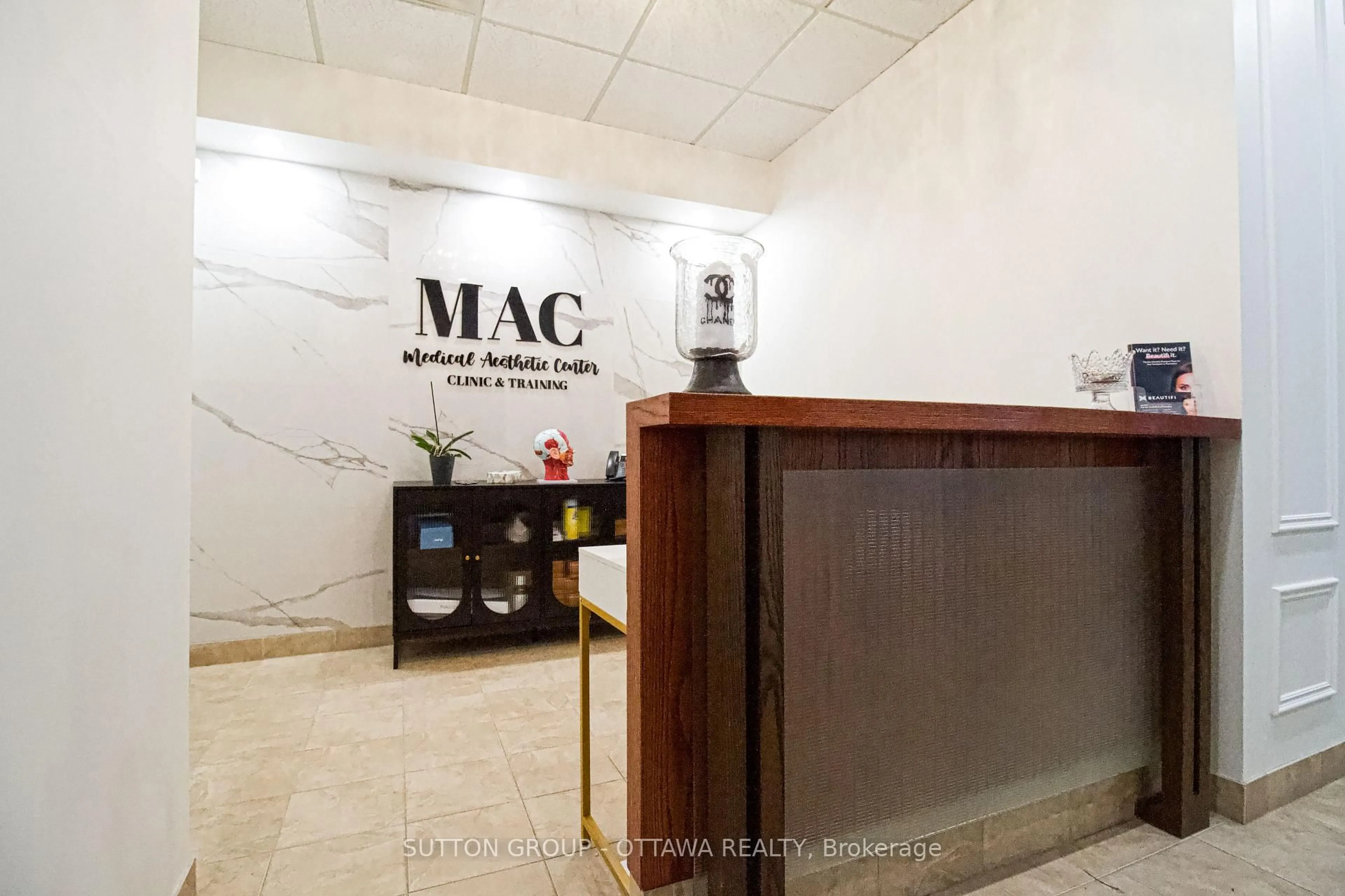 Lobby for 160 George St #160, Ottawa Ontario K1N 9M2