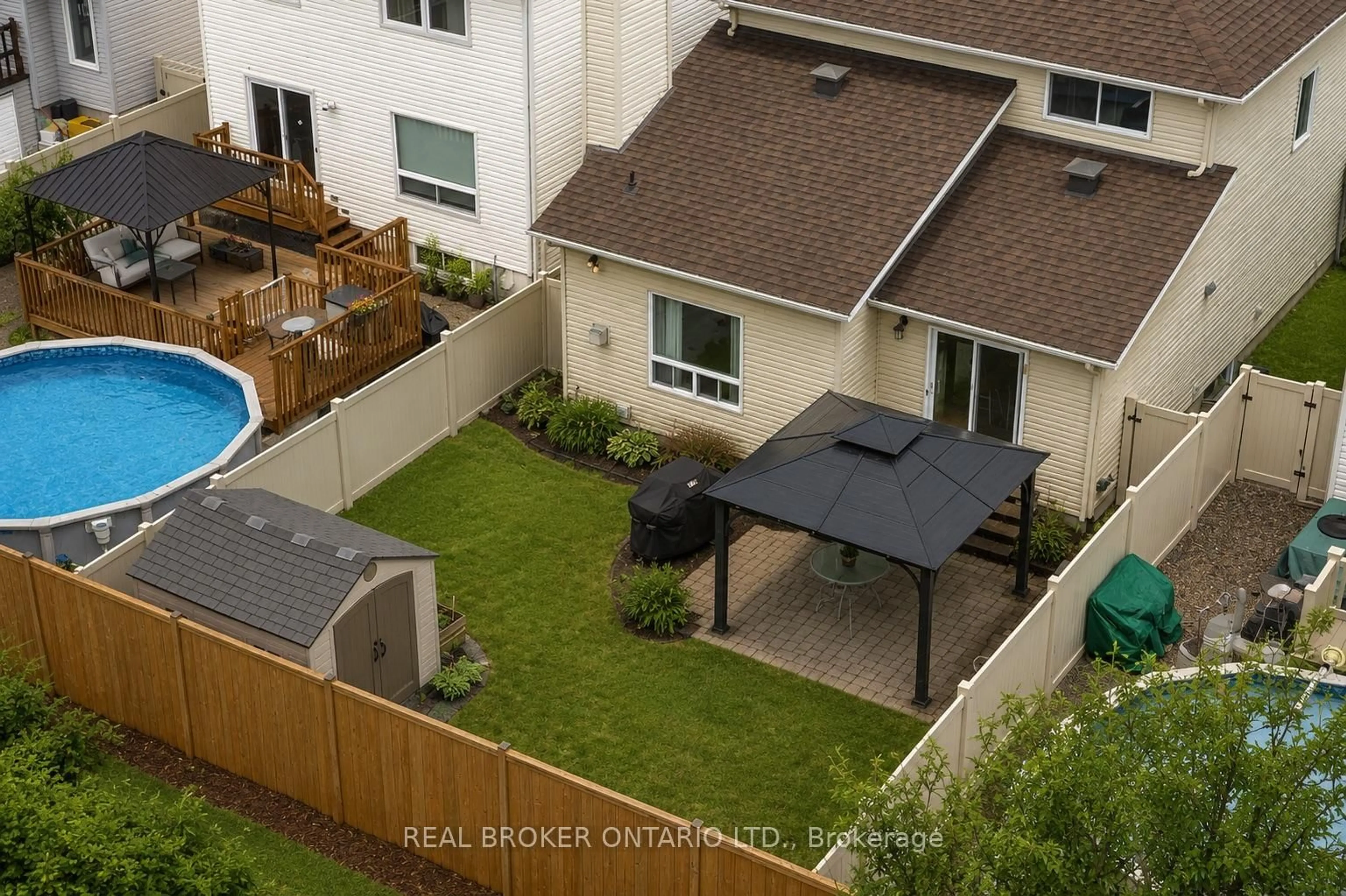 A pic from outside/outdoor area/front of a property/back of a property/a pic from drone, city buildings view from balcony for 1981 Orchardview Ave, Ottawa Ontario K4A 3B8