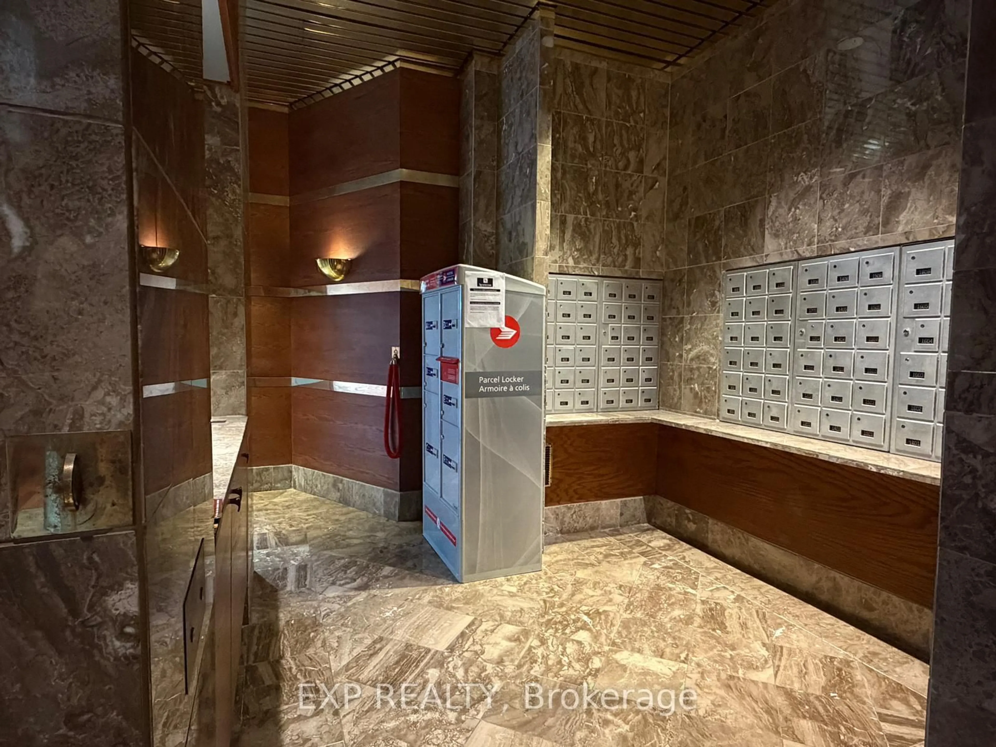 Indoor foyer for 160 George St #1505, Ottawa Ontario K1N 9M2