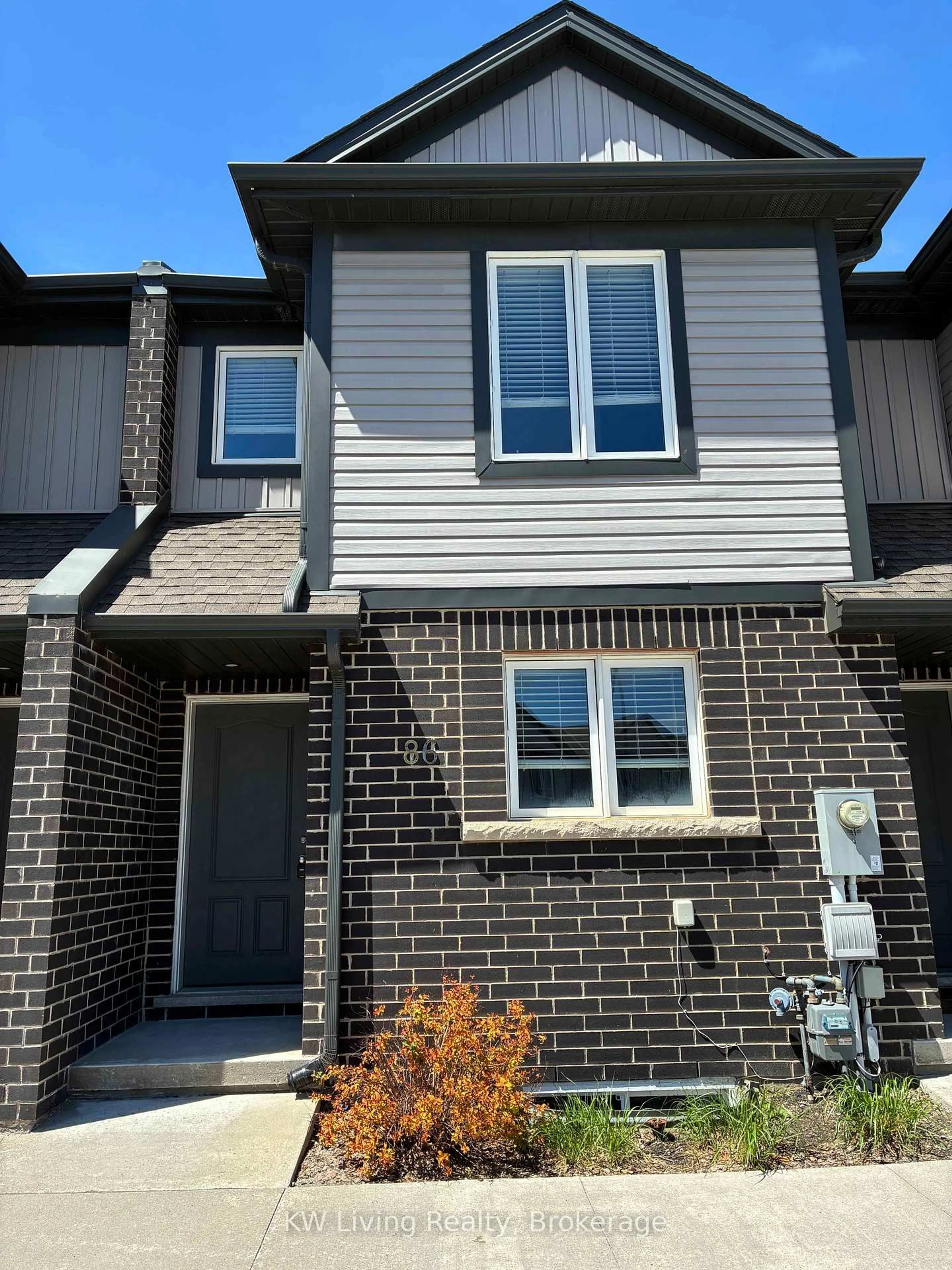 Home with vinyl exterior material, street for 7768 Ascot Circ #86, Niagara Falls Ontario L2H 3P9