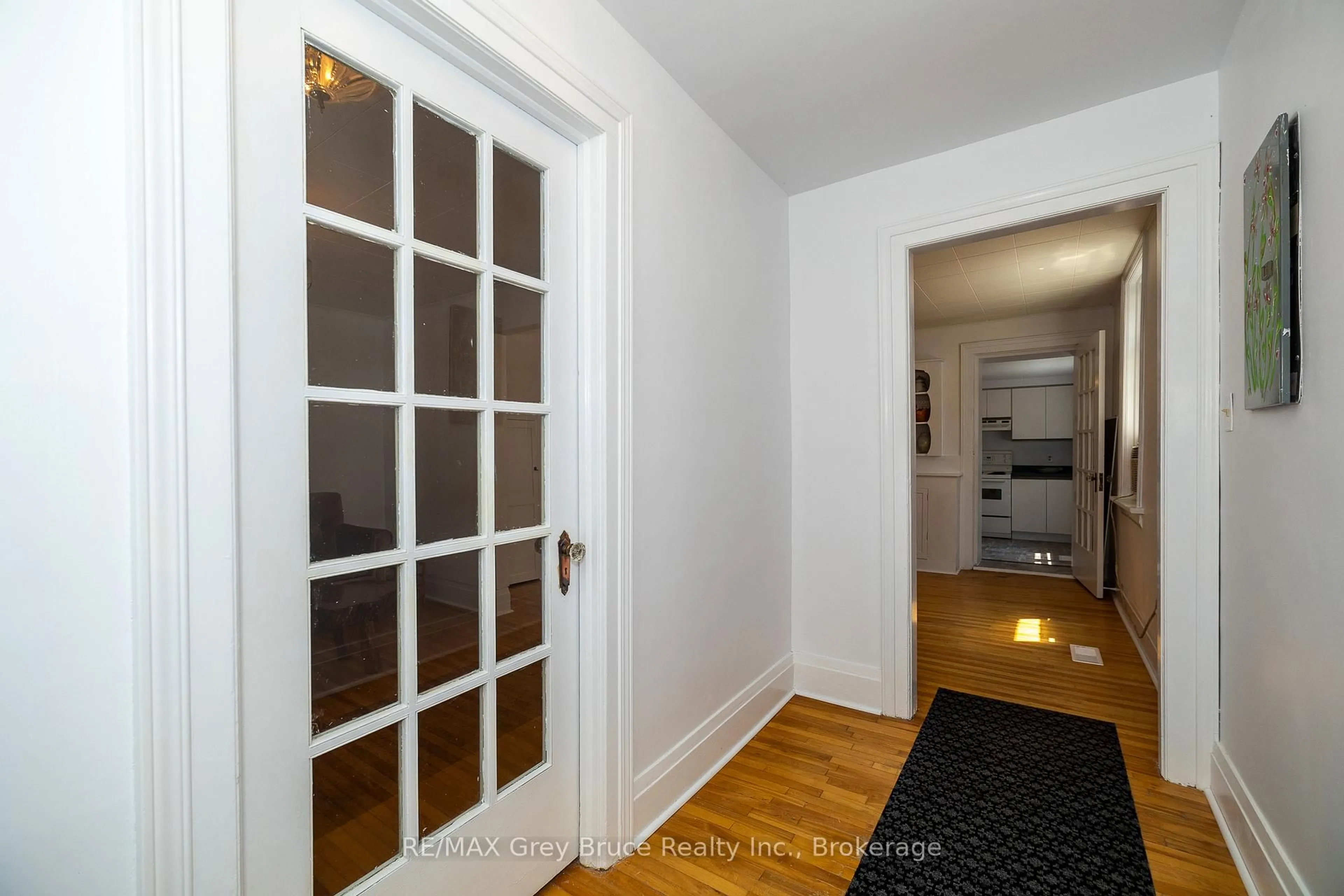 Indoor entryway for 1809 3rd Ave, Owen Sound Ontario N4K 4R7