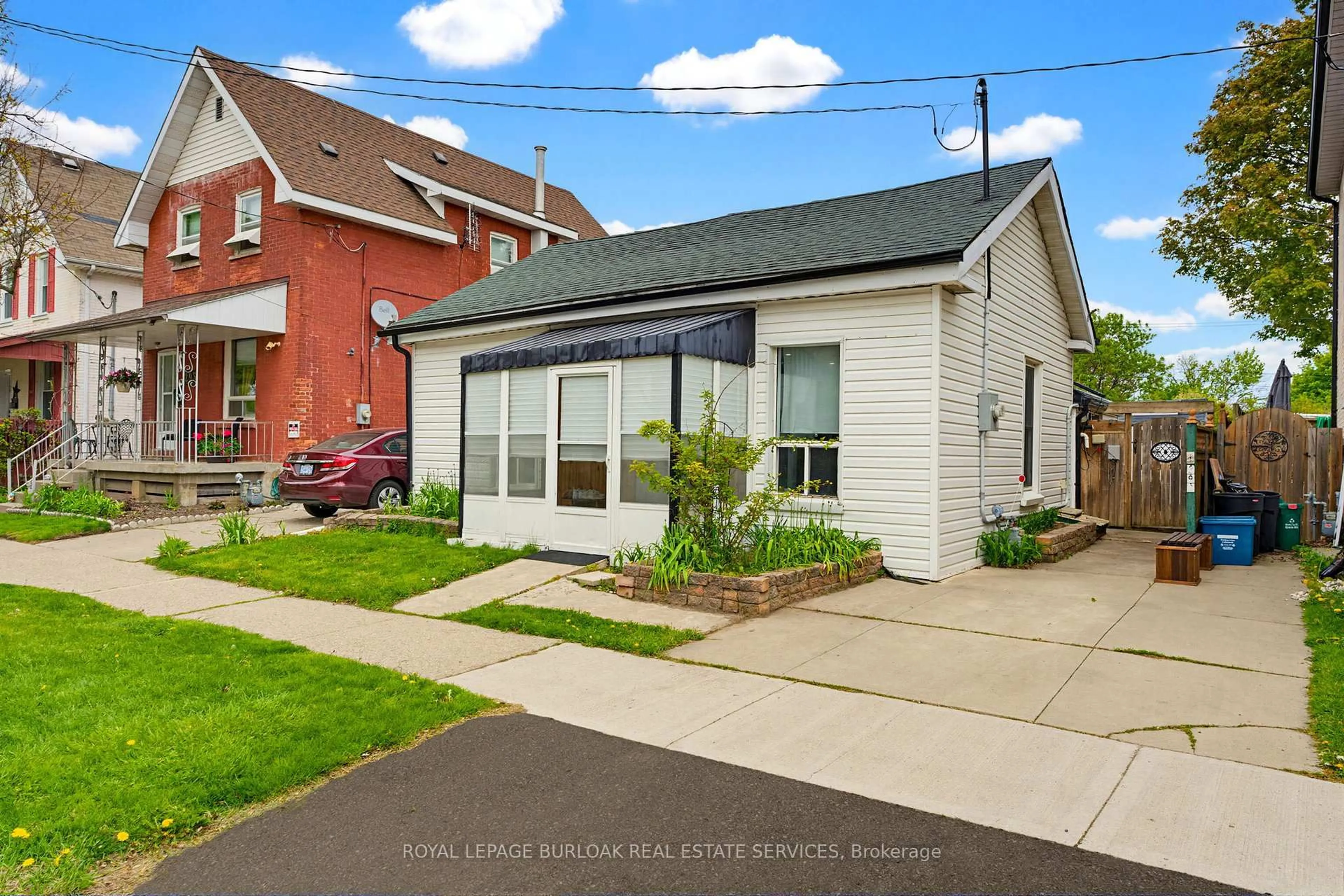 Home with brick exterior material, street for 291 Park Ave, Brantford Ontario N3S 5L2
