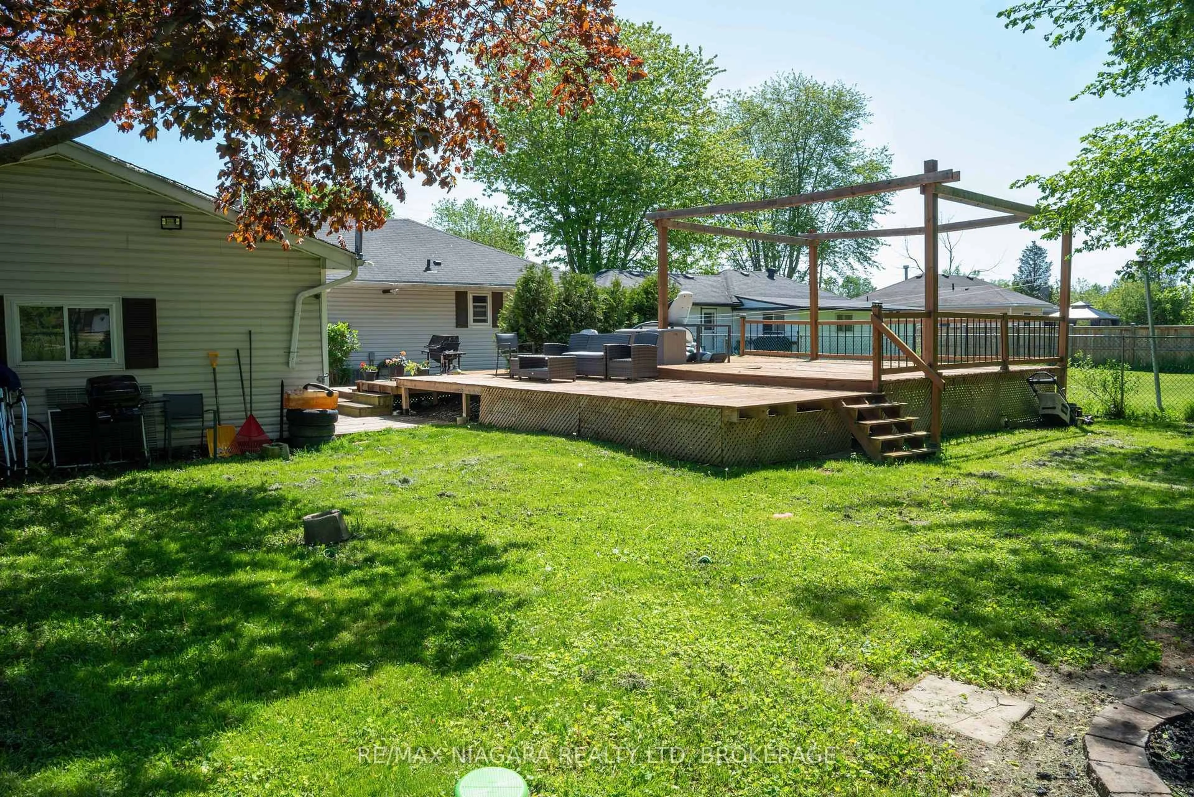 Patio, street for 2868 June Rd, Port Colborne Ontario L3K 5V3