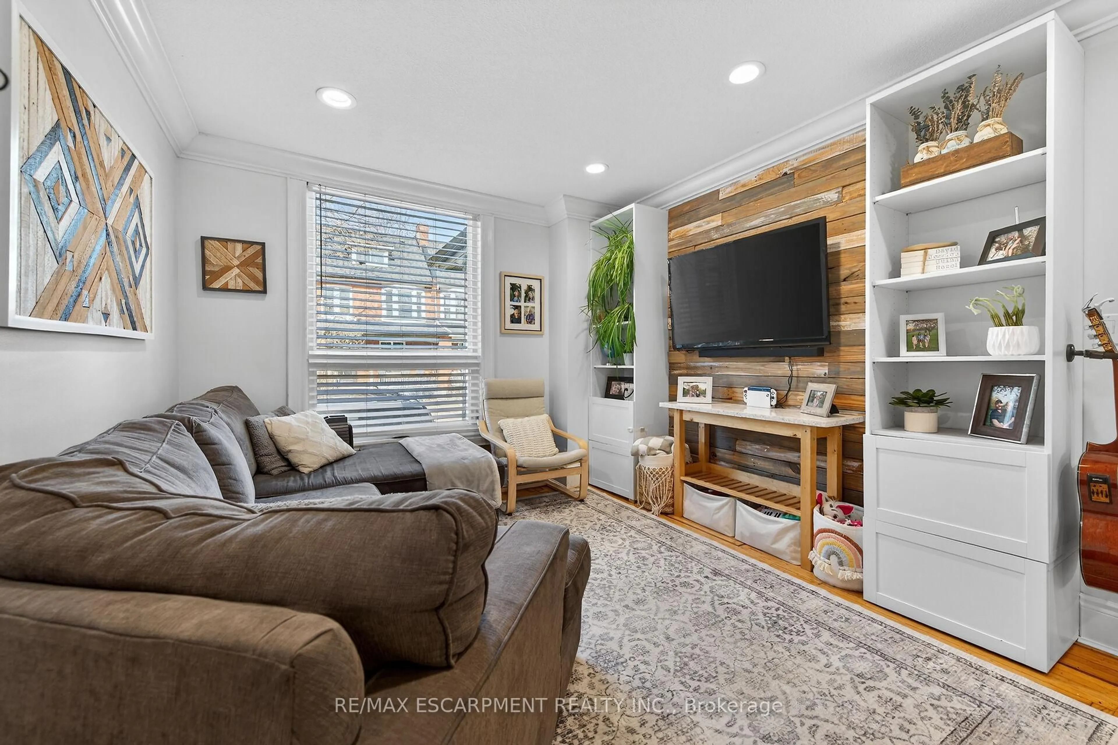 Living room with furniture, unknown for 179 Burris St, Hamilton Ontario L8M 2J7