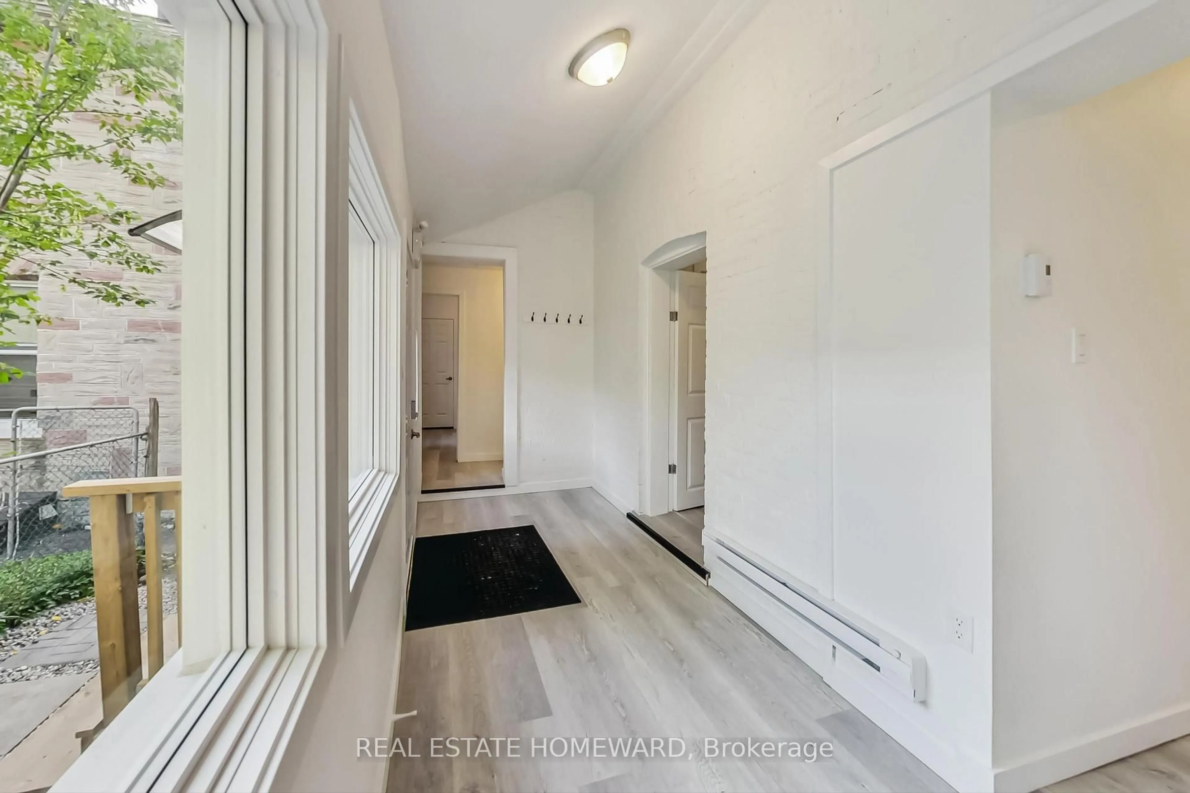 Indoor entryway for 91 Water St, Cambridge Ontario N1R 3E1