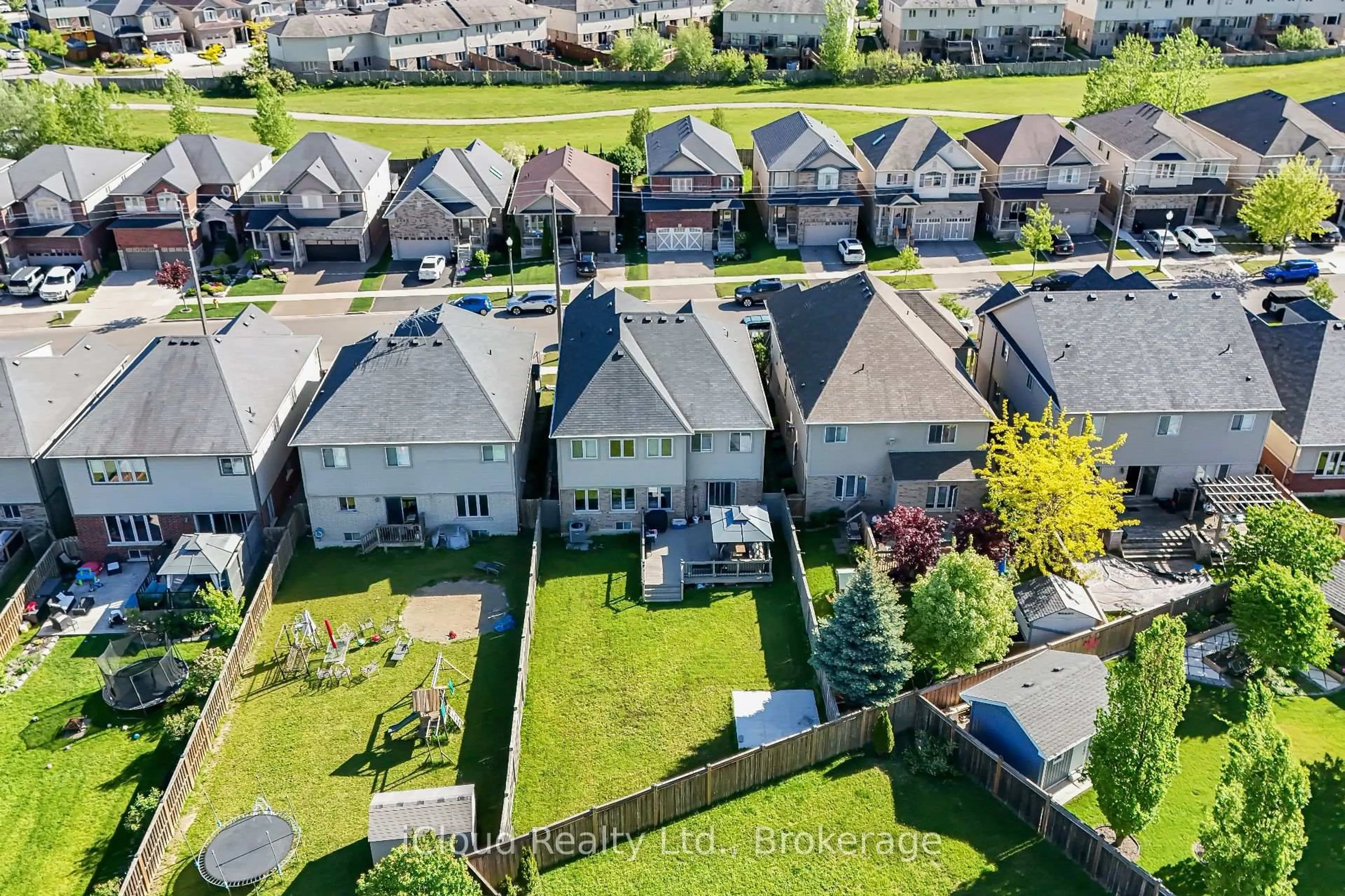 A pic from outside/outdoor area/front of a property/back of a property/a pic from drone, street for 795 Robert Ferrie Dr, Kitchener Ontario N2R 0B9