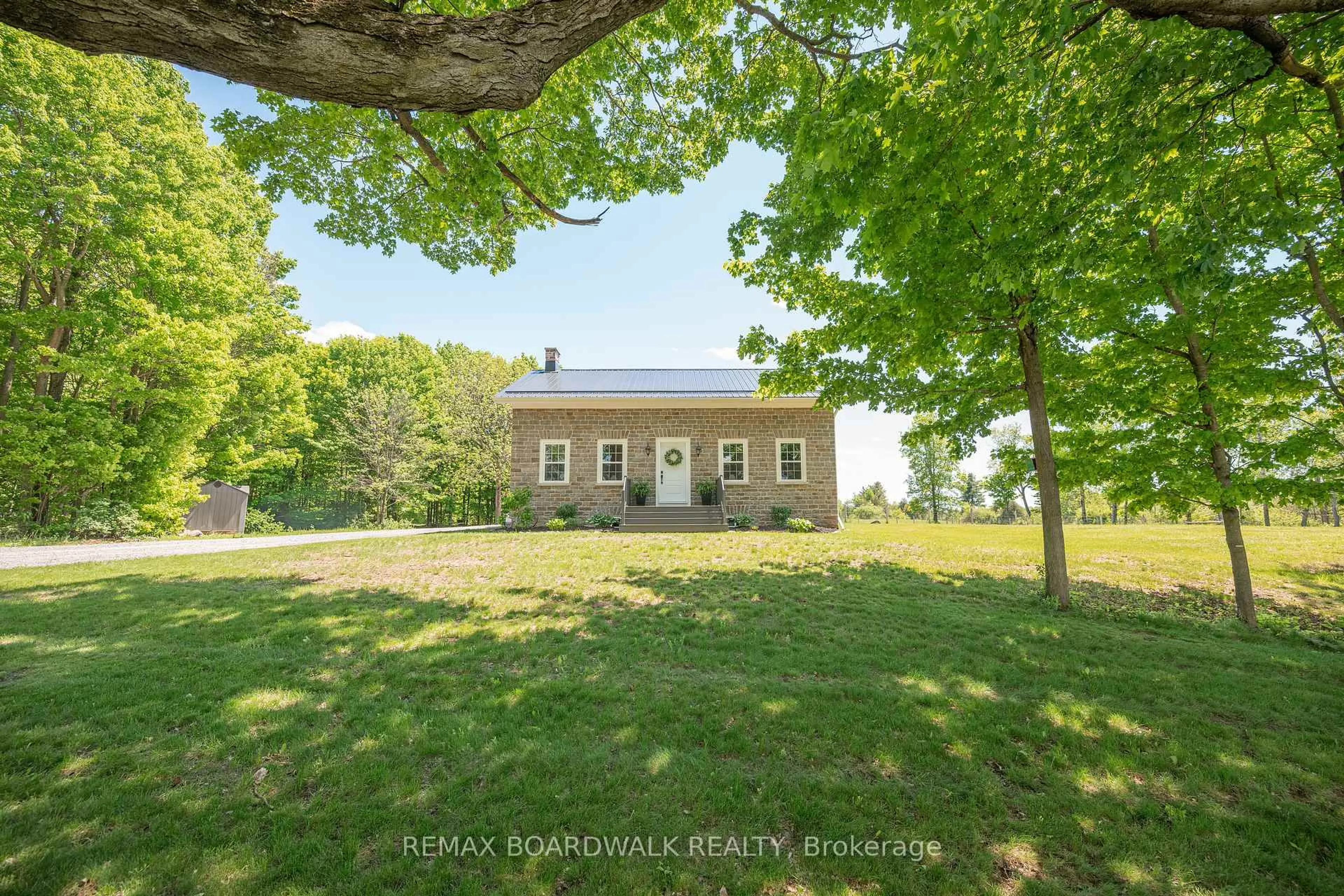 A pic from outside/outdoor area/front of a property/back of a property/a pic from drone, unknown for 4701 4th Concession Rd, Augusta Ontario K0E 1T0