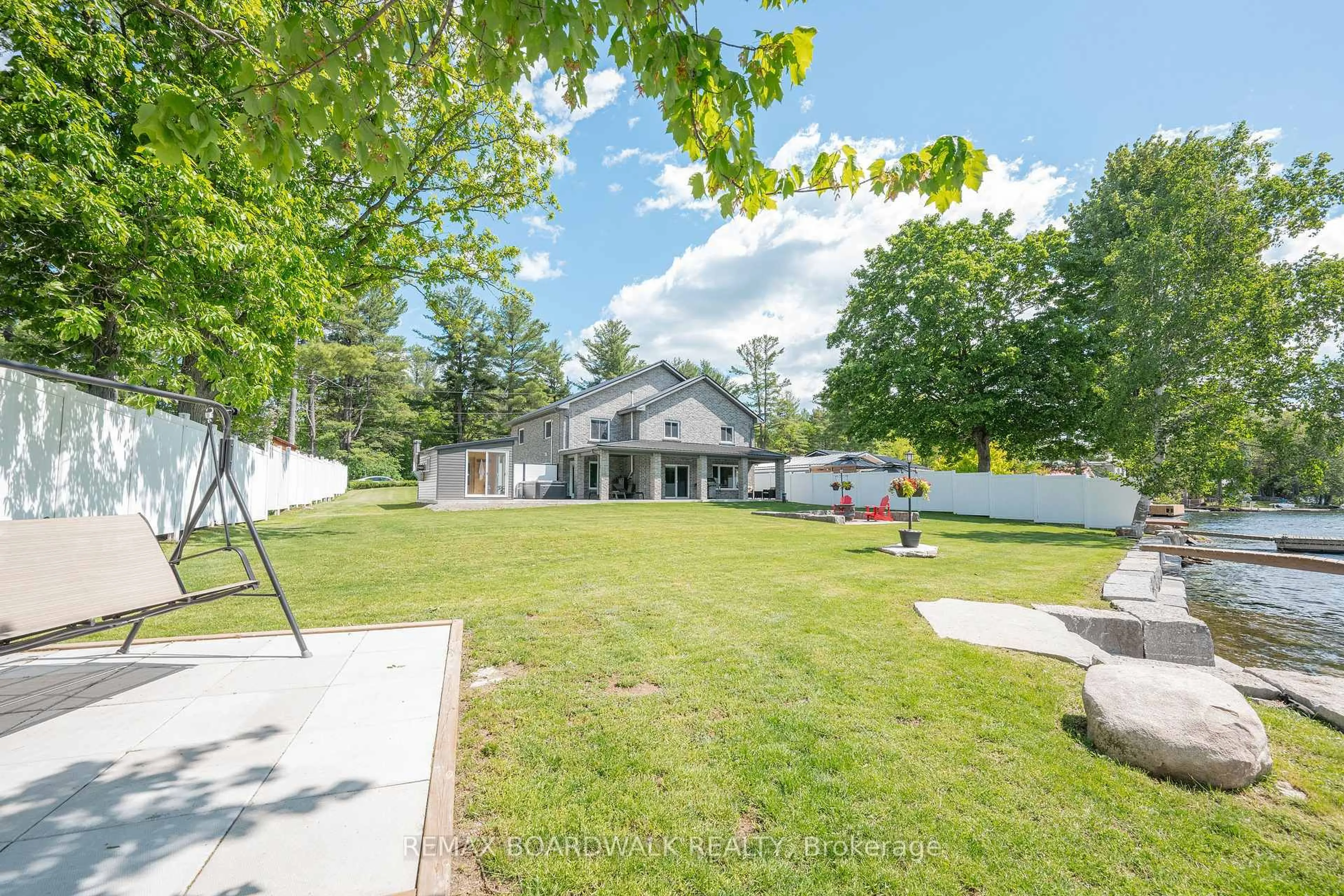 A pic from outside/outdoor area/front of a property/back of a property/a pic from drone, unknown for 50 Kerry Forest Dr, Front of Yonge Ontario K0E 1R0
