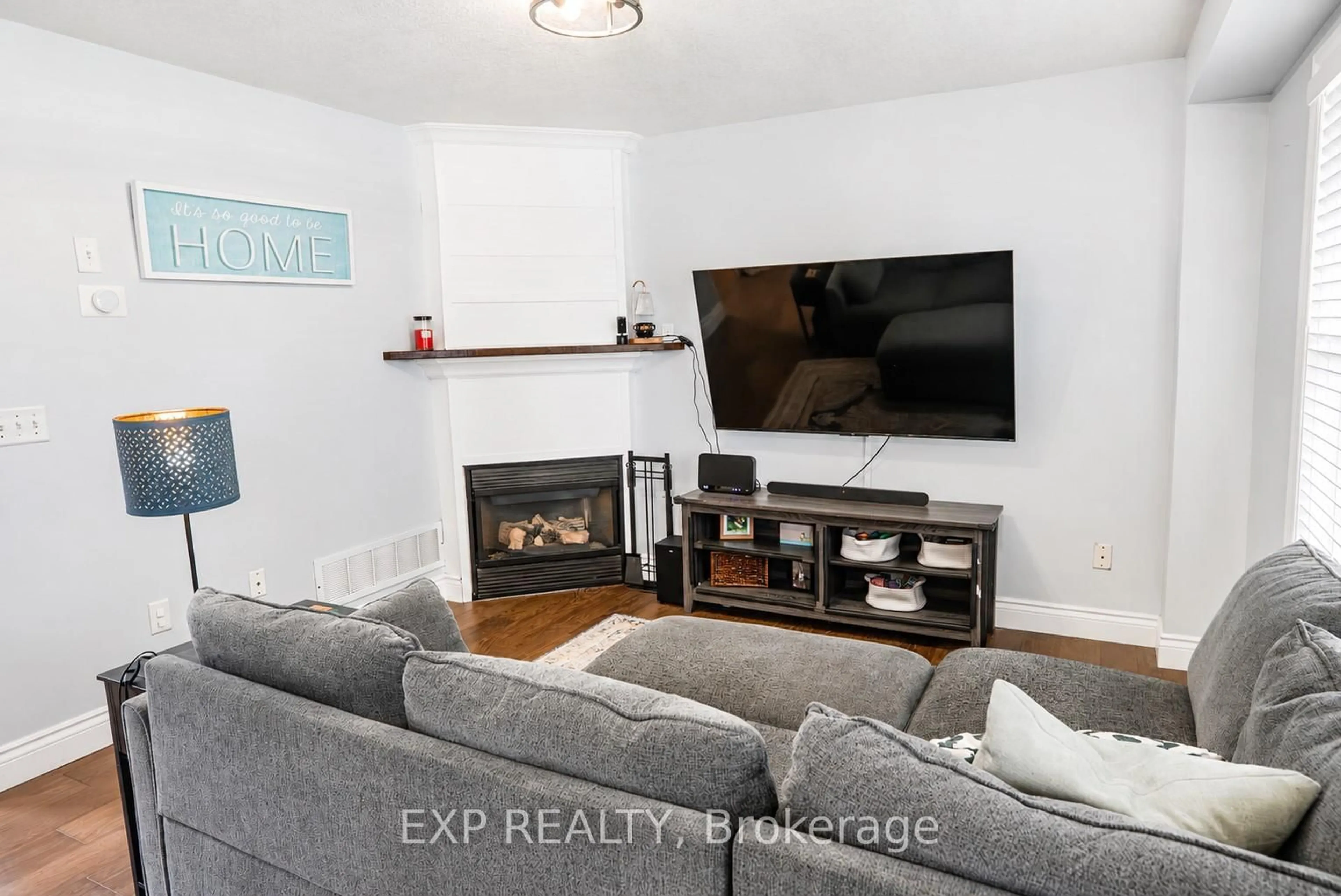 Living room with furniture, unknown for 24 Lovell Cres, Brantford Ontario N3T 6P3