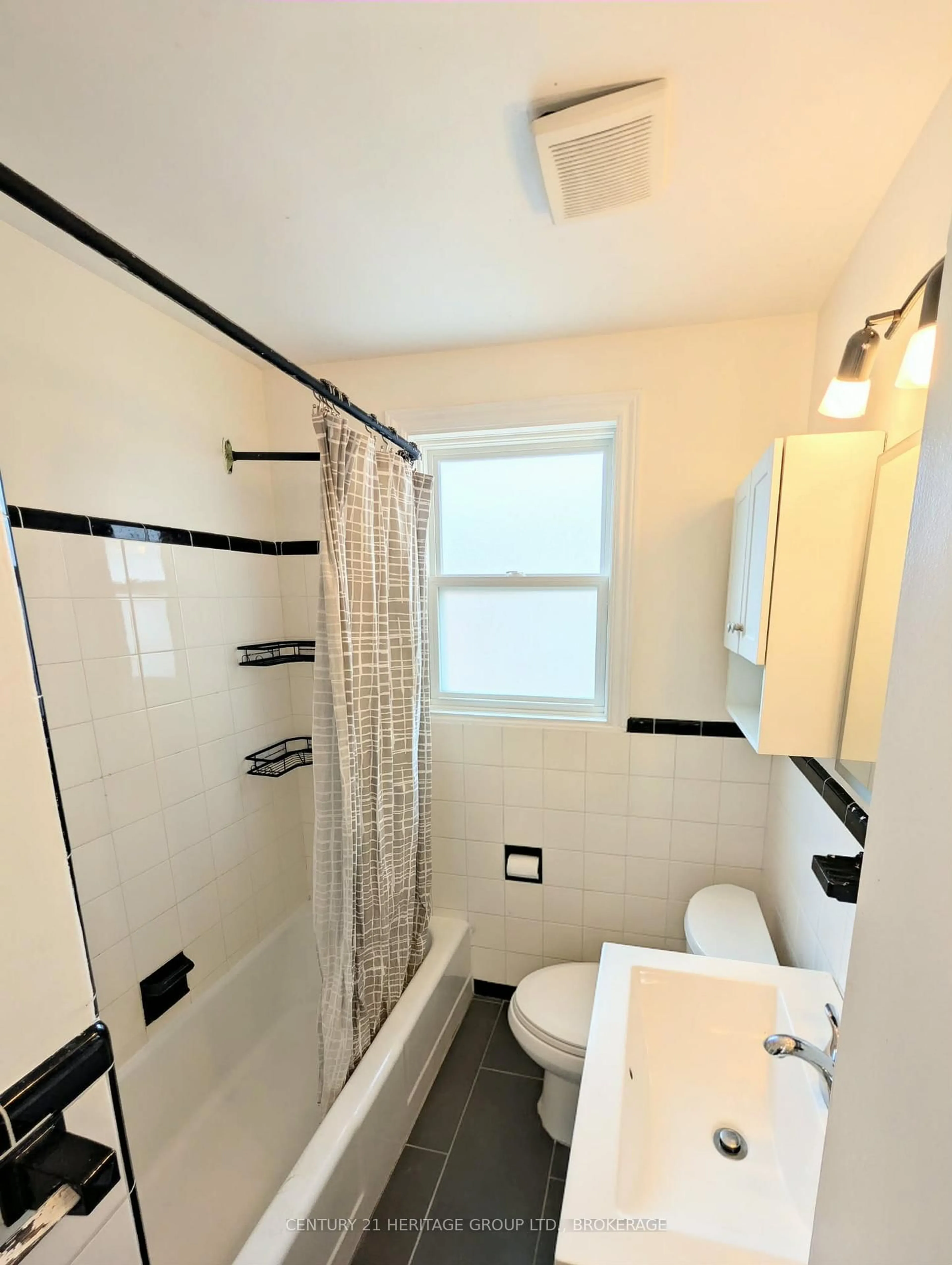 Standard bathroom, ceramic/tile floor for 155 Carruthers Ave, Kingston Ontario K7L 1M8