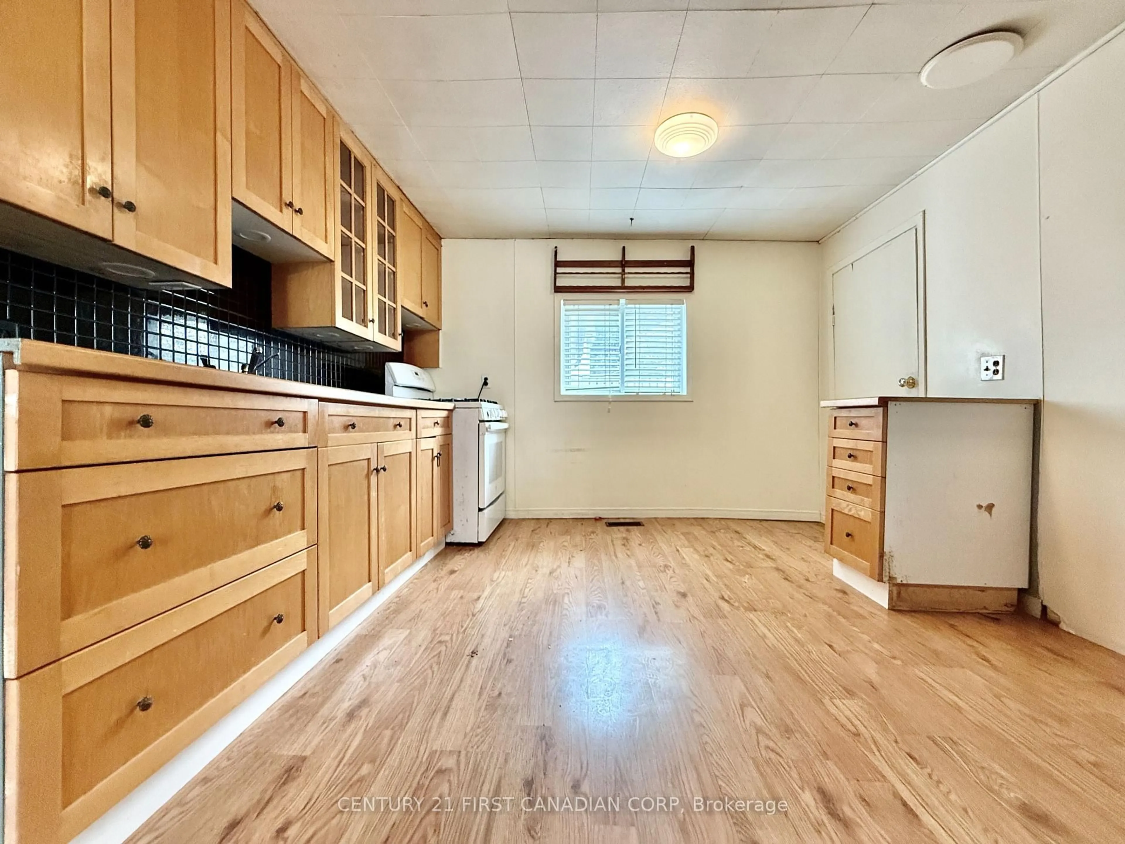 Standard kitchen, unknown for 3 Ward St, Lambton Shores Ontario N0M 1B0