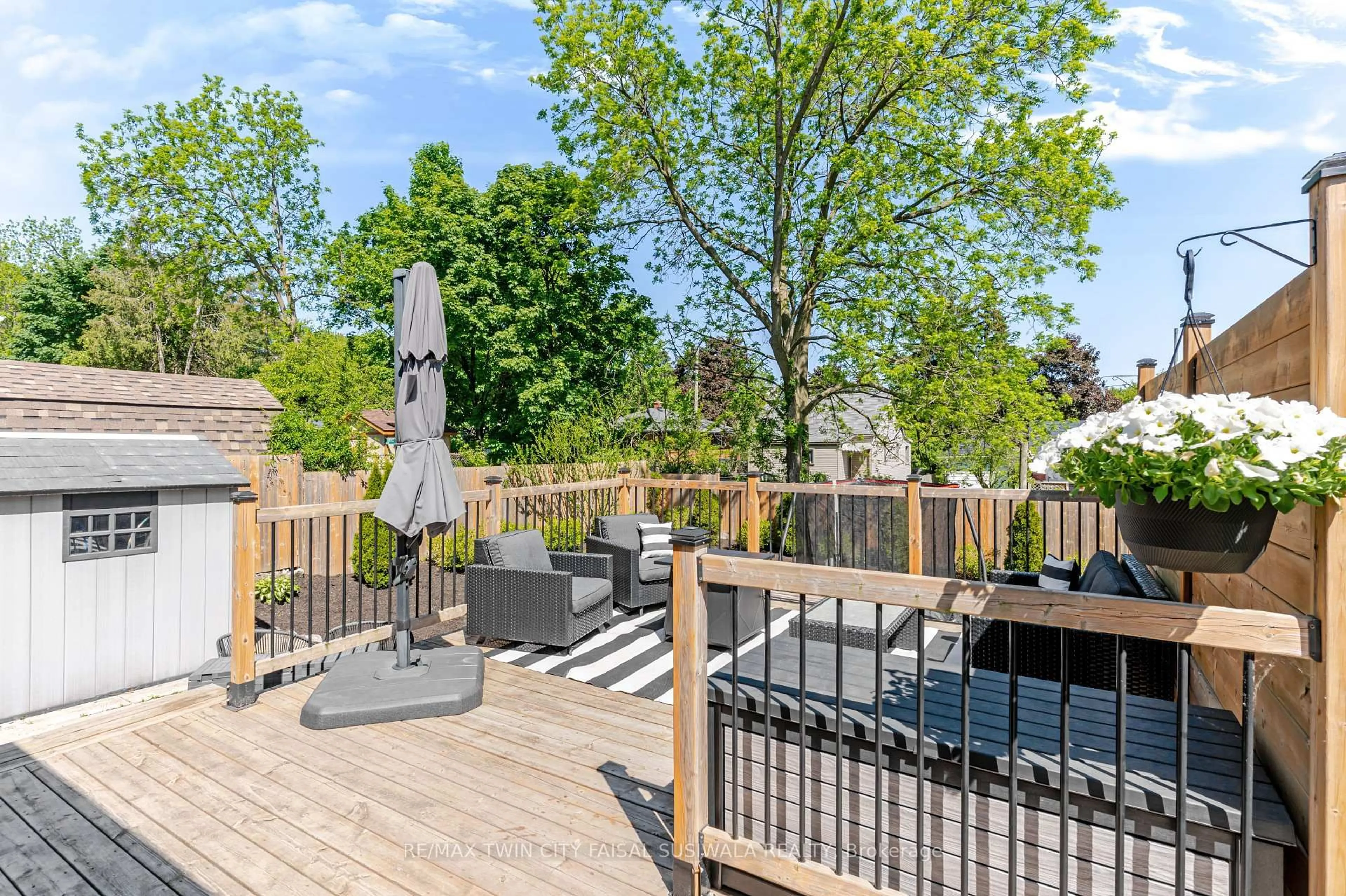Patio, unknown for 42 Fourth Ave, Cambridge Ontario N1S 2E1