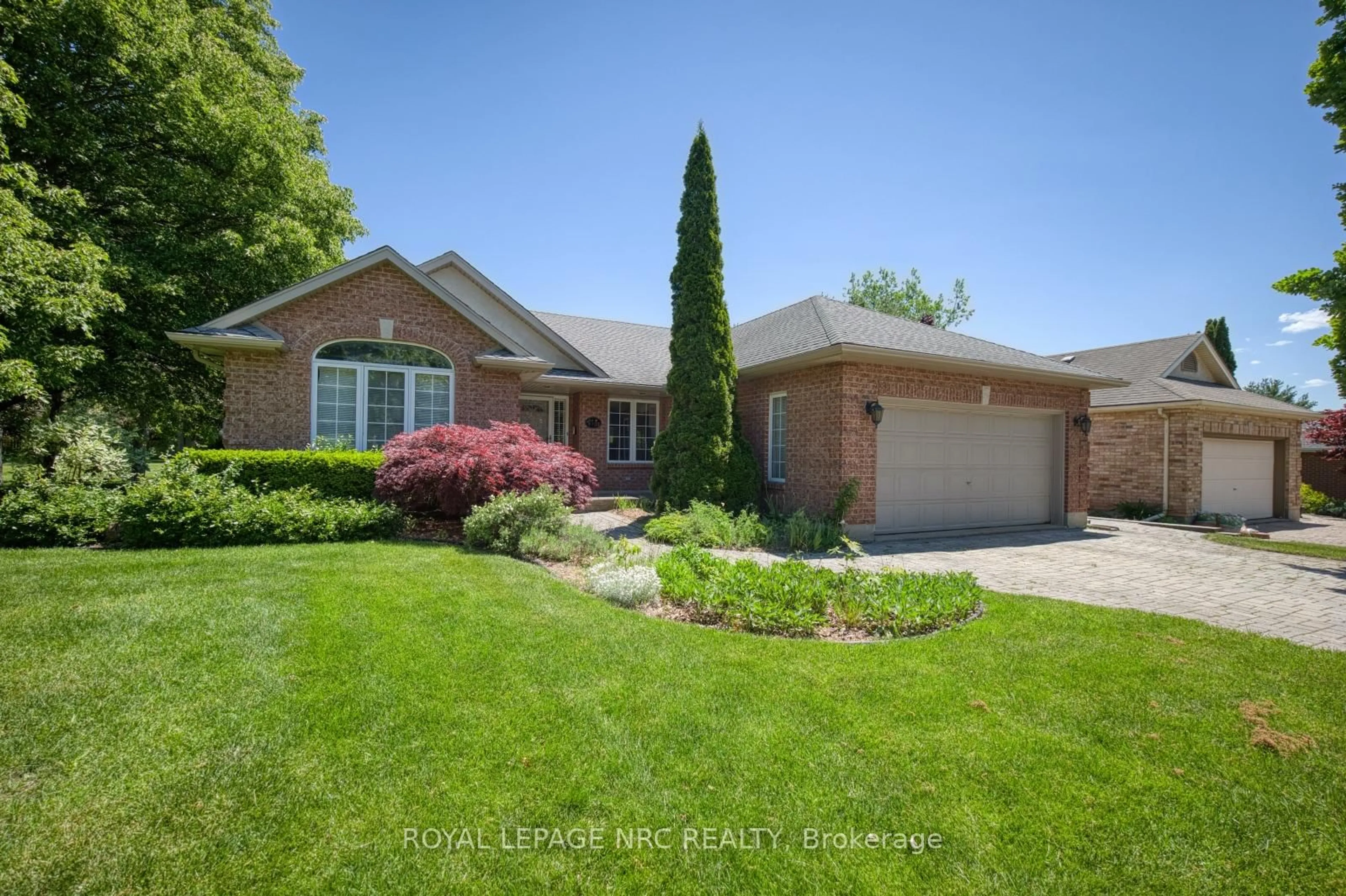 Home with brick exterior material, street for 39 Oakridge Blvd, Pelham Ontario L0S 1E5