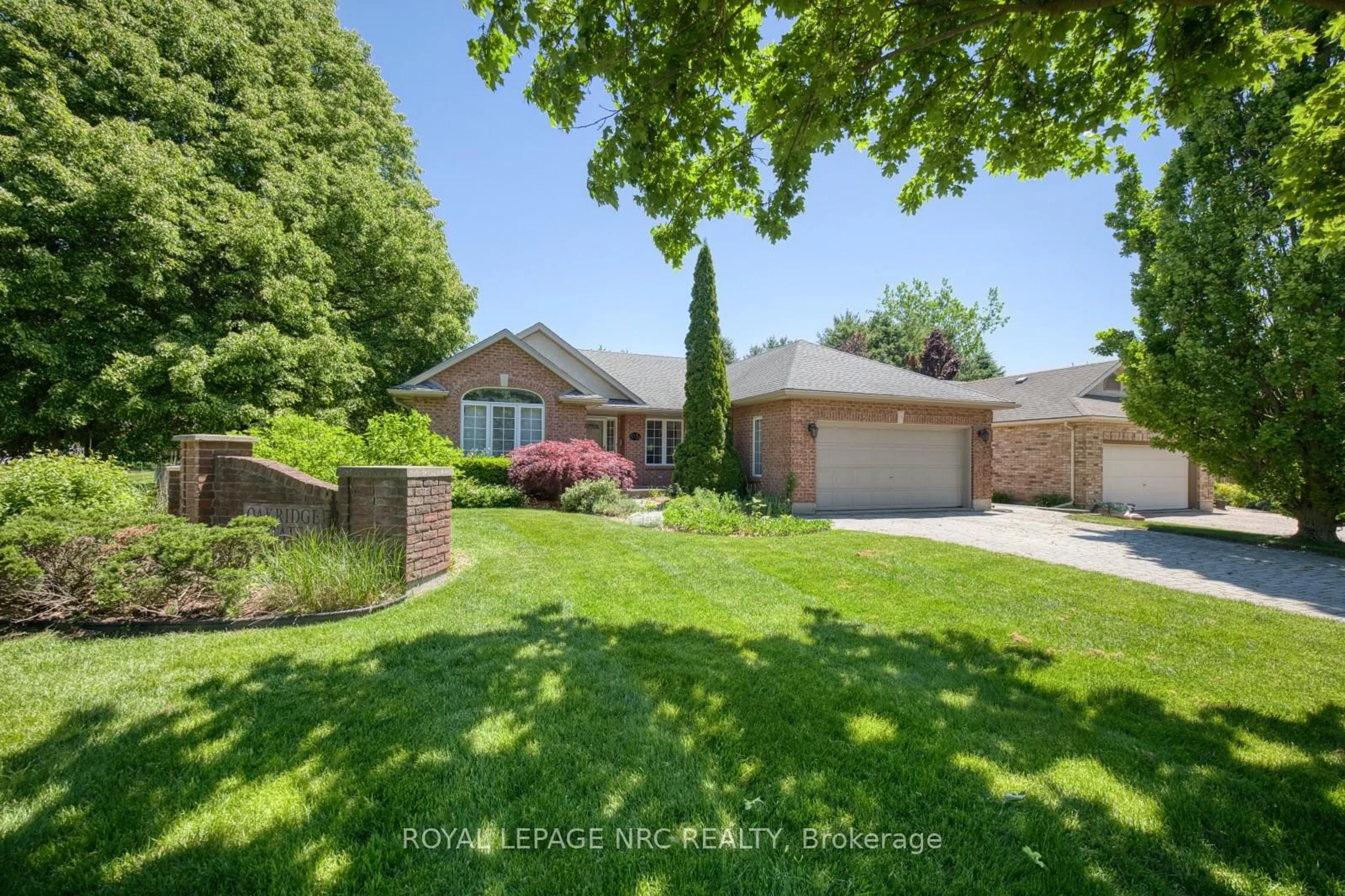 Home with brick exterior material, street for 39 Oakridge Blvd, Pelham Ontario L0S 1E5