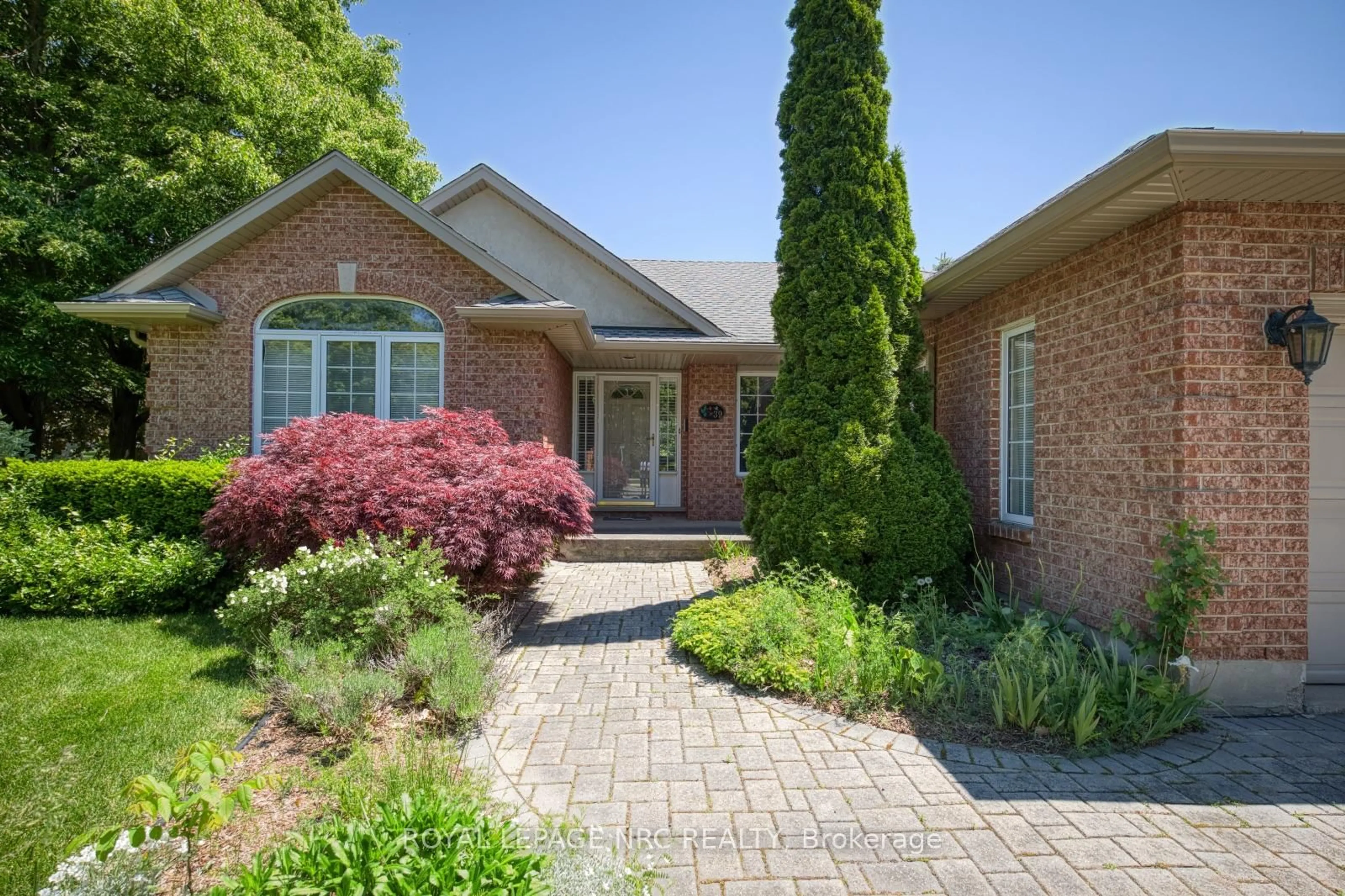 Home with brick exterior material, street for 39 Oakridge Blvd, Pelham Ontario L0S 1E5