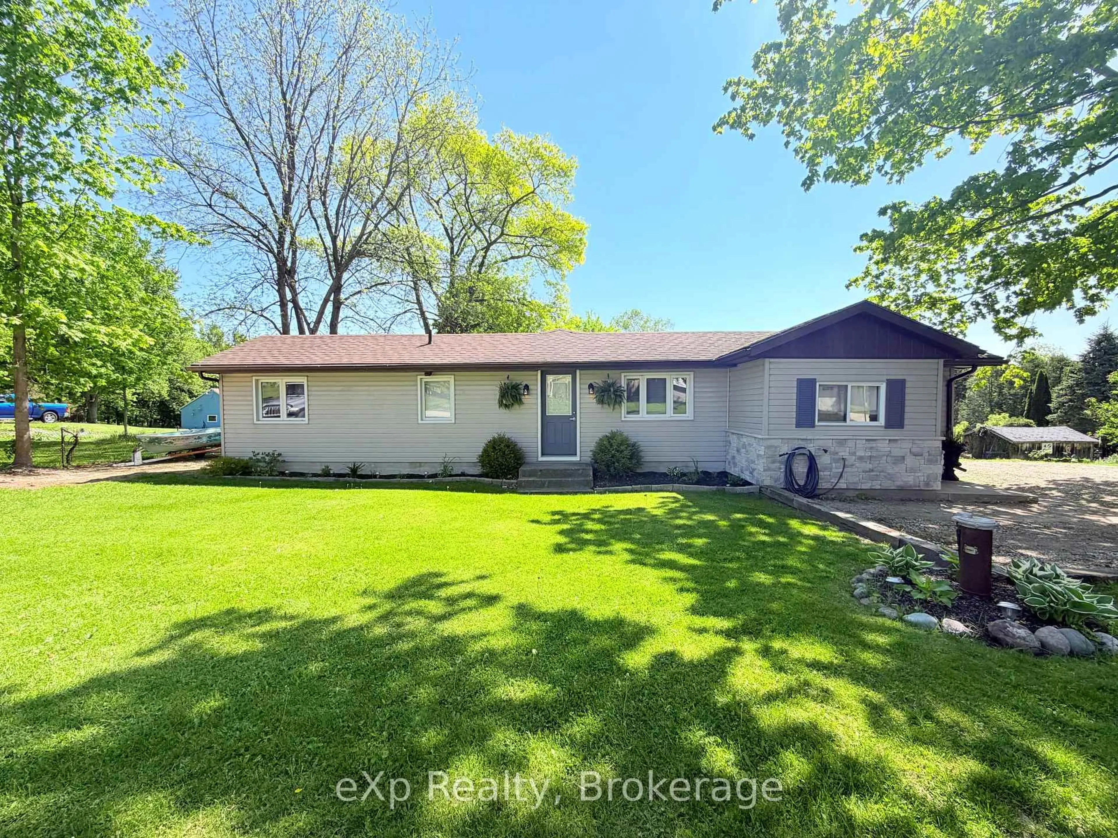 A pic from outside/outdoor area/front of a property/back of a property/a pic from drone, street for 12 Union St, Brockton Ontario N0G 2V0