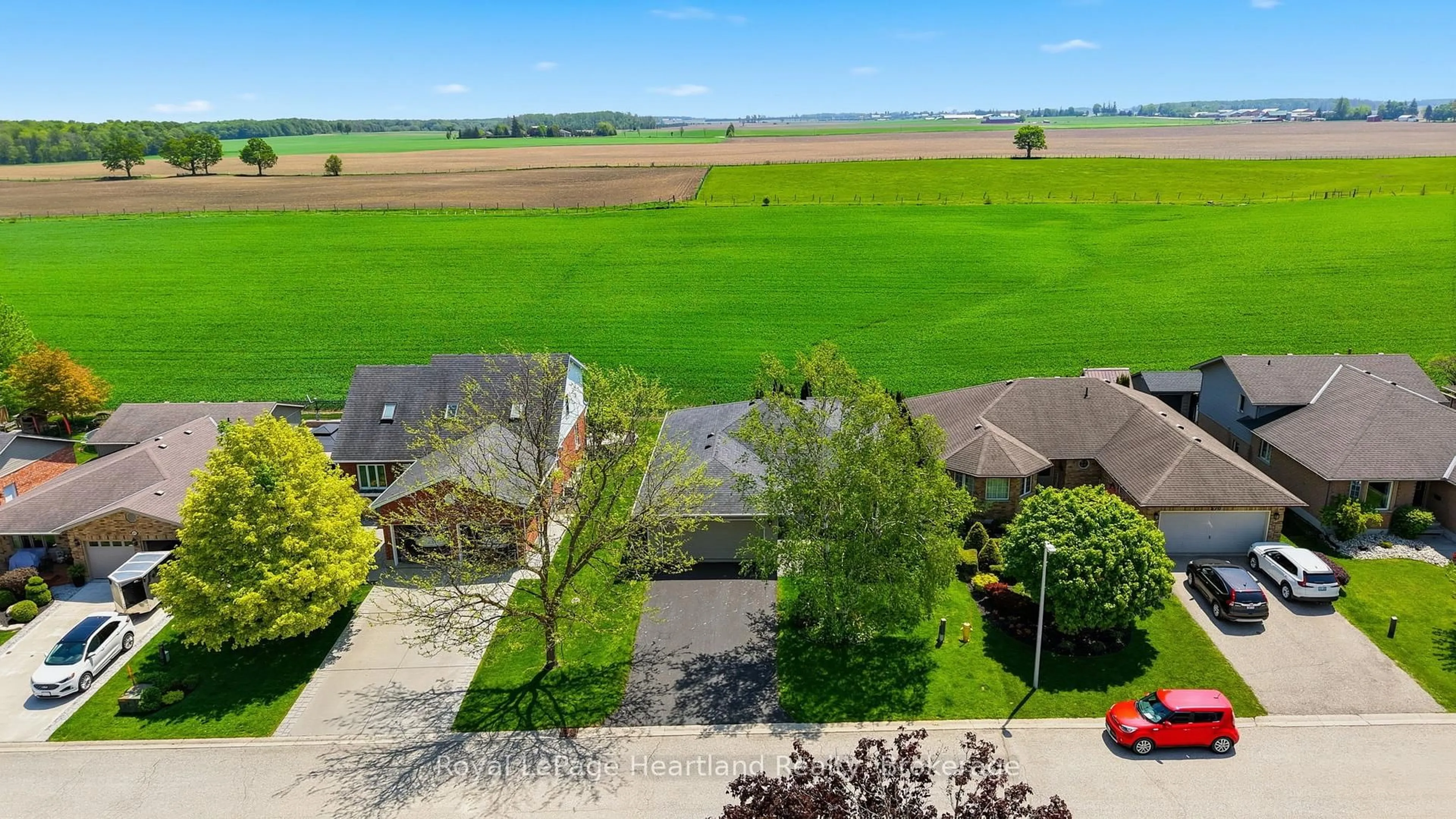 A pic from outside/outdoor area/front of a property/back of a property/a pic from drone, mountain view for 580 Maple Ave, North Perth Ontario N4W 3G5
