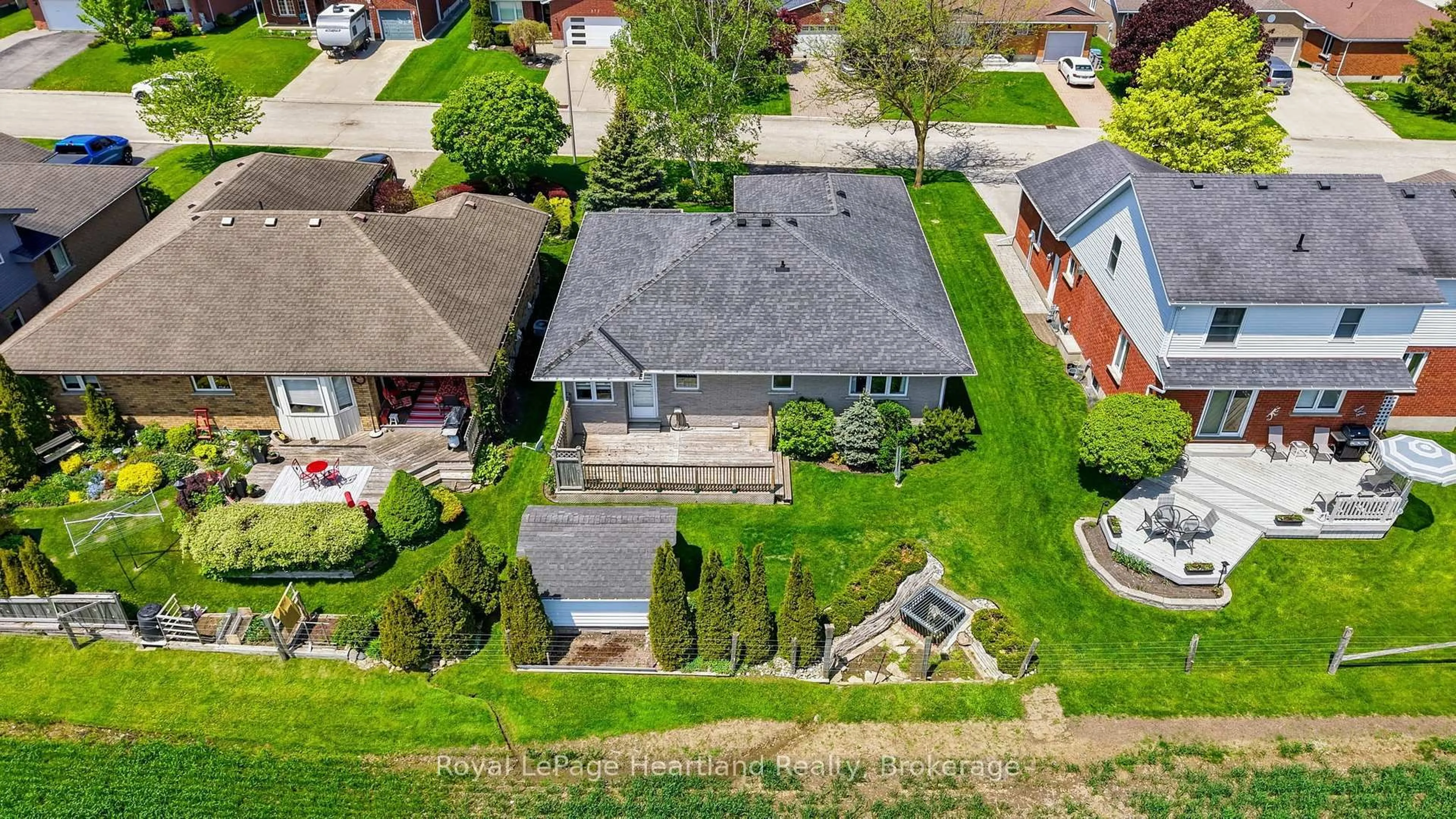 A pic from outside/outdoor area/front of a property/back of a property/a pic from drone, street for 580 Maple Ave, North Perth Ontario N4W 3G5