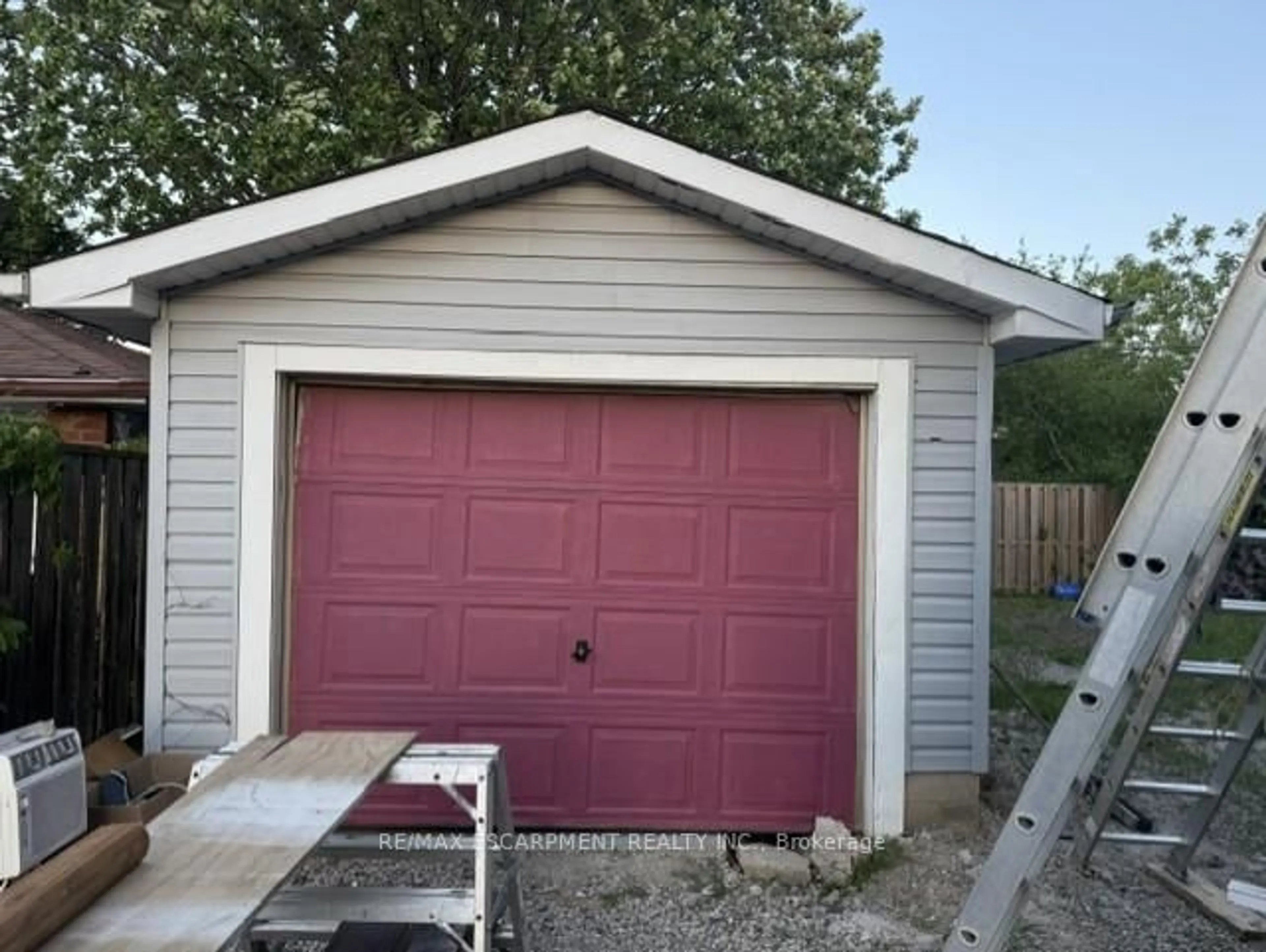 Shed for 93 HOWARD Ave, Hamilton Ontario L9A 2W4