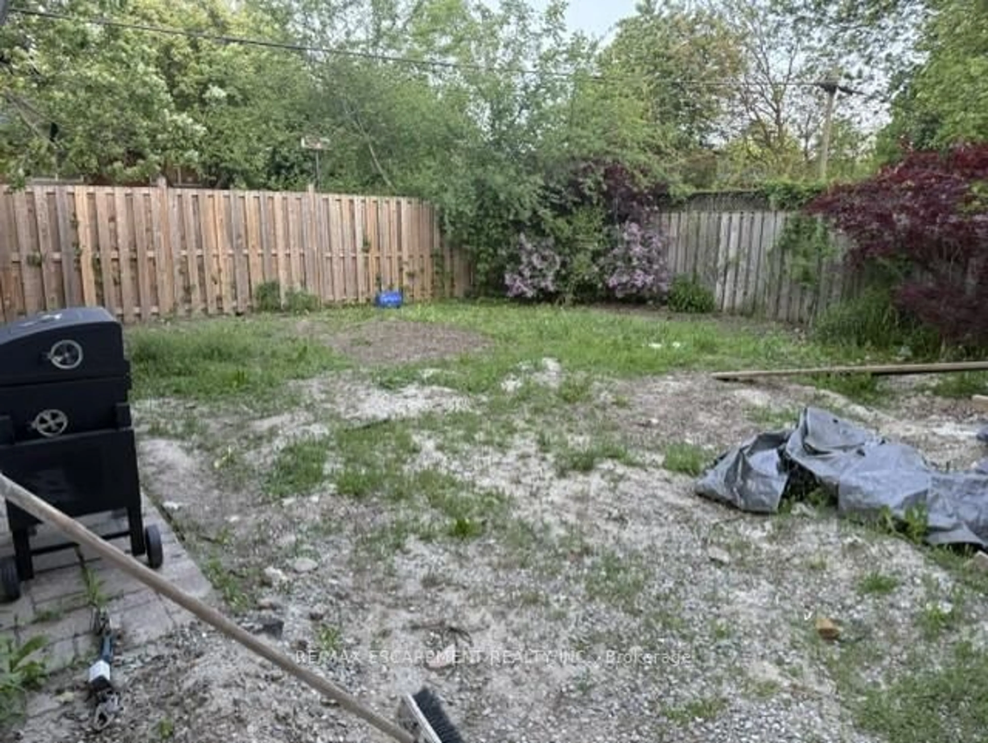 Shed for 93 HOWARD Ave, Hamilton Ontario L9A 2W4