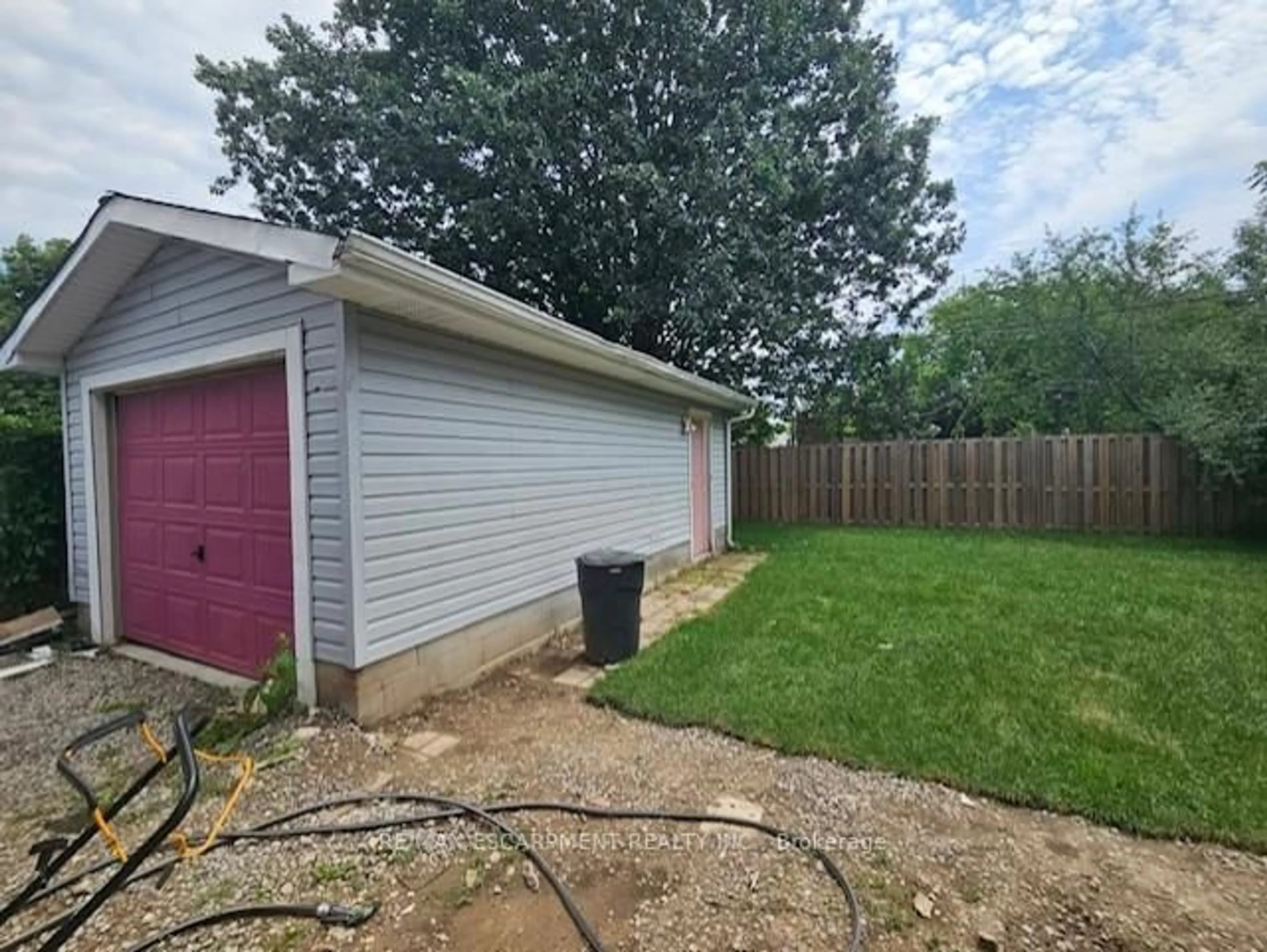 Shed for 93 HOWARD Ave, Hamilton Ontario L9A 2W4