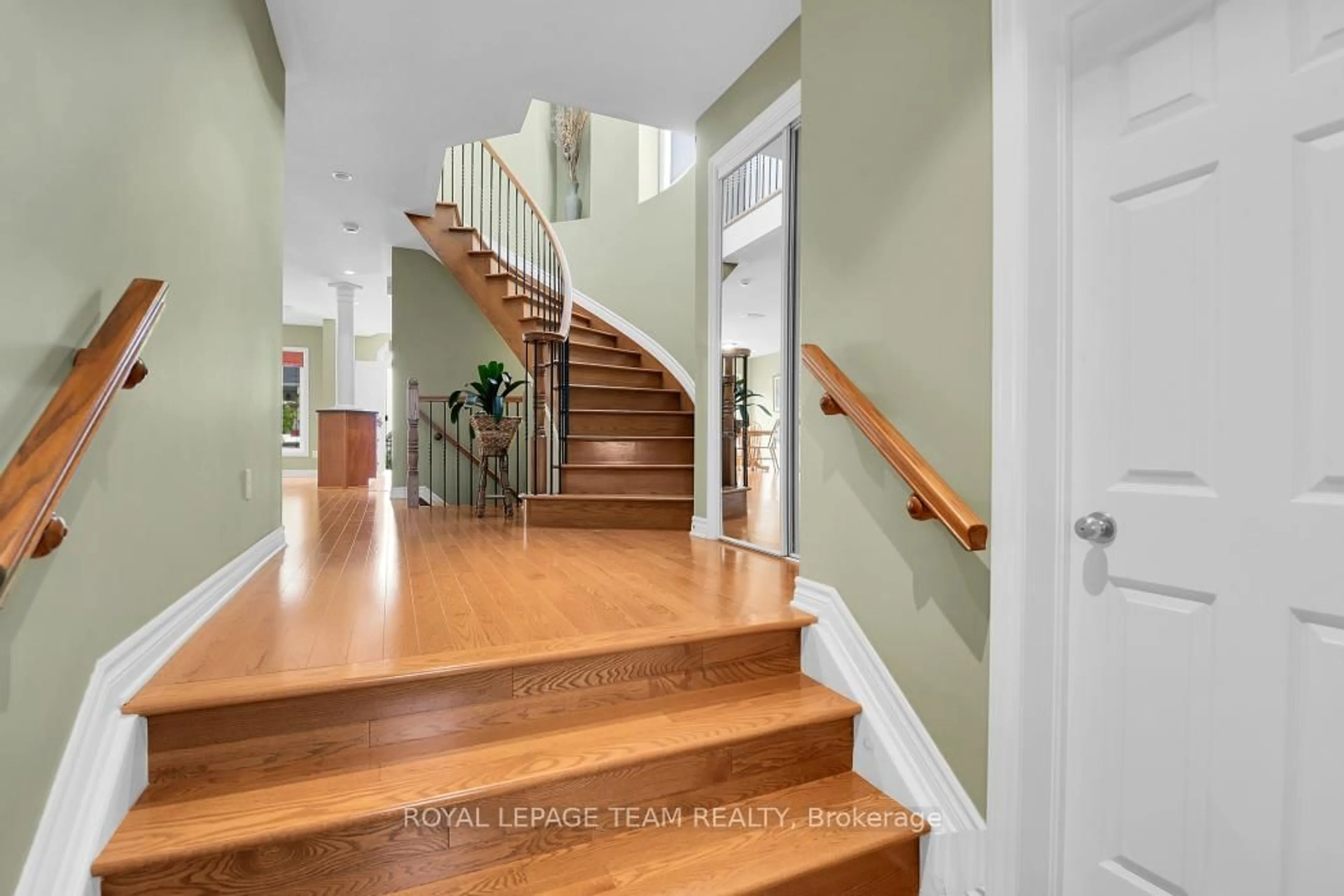 Stairs for 121 Sorento St, Ottawa Ontario K2J 0B1