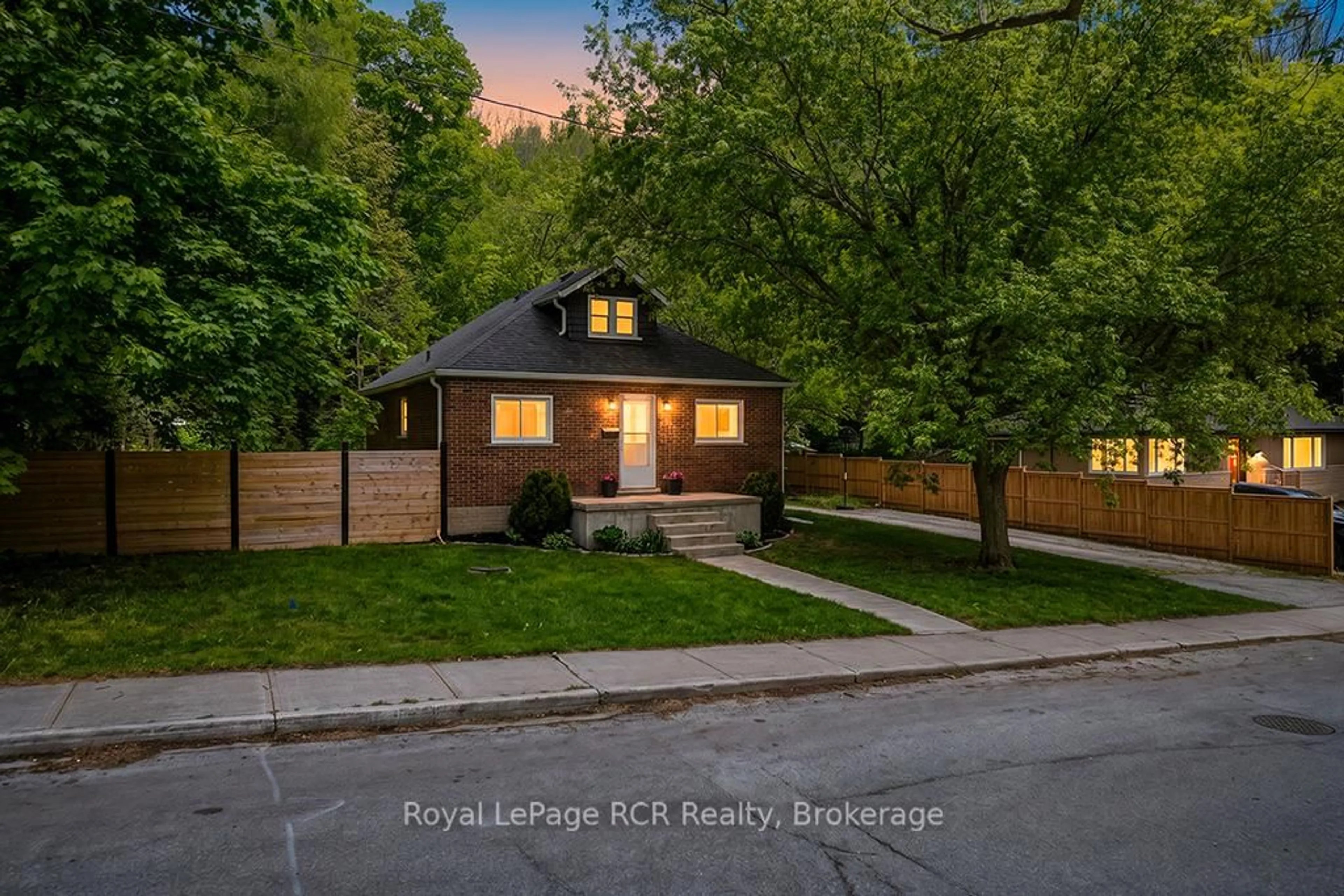 A pic from outside/outdoor area/front of a property/back of a property/a pic from drone, street for 589 5th Ave, Owen Sound Ontario N4K 2R4