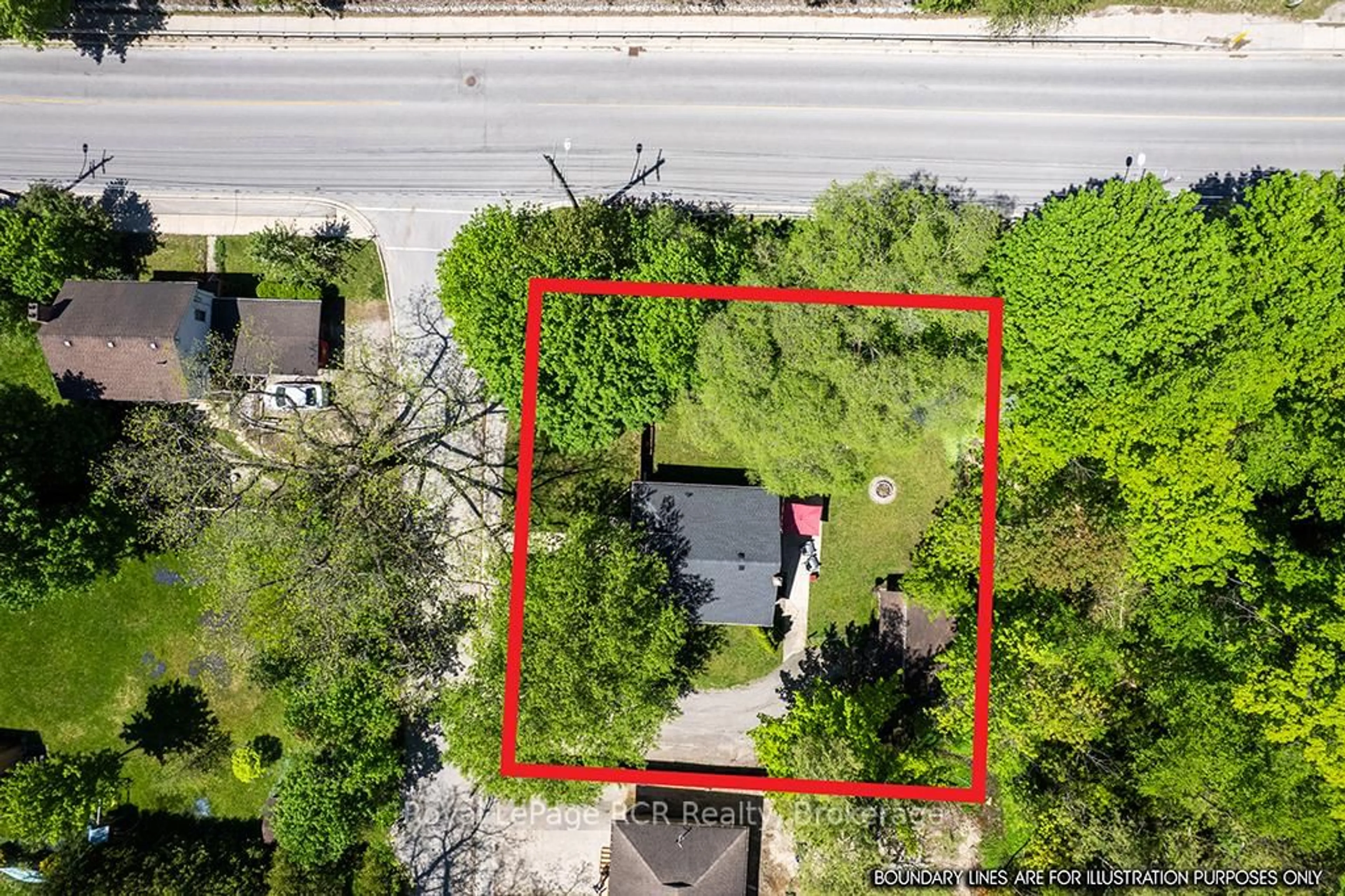 A pic from outside/outdoor area/front of a property/back of a property/a pic from drone, street for 589 5th Ave, Owen Sound Ontario N4K 2R4