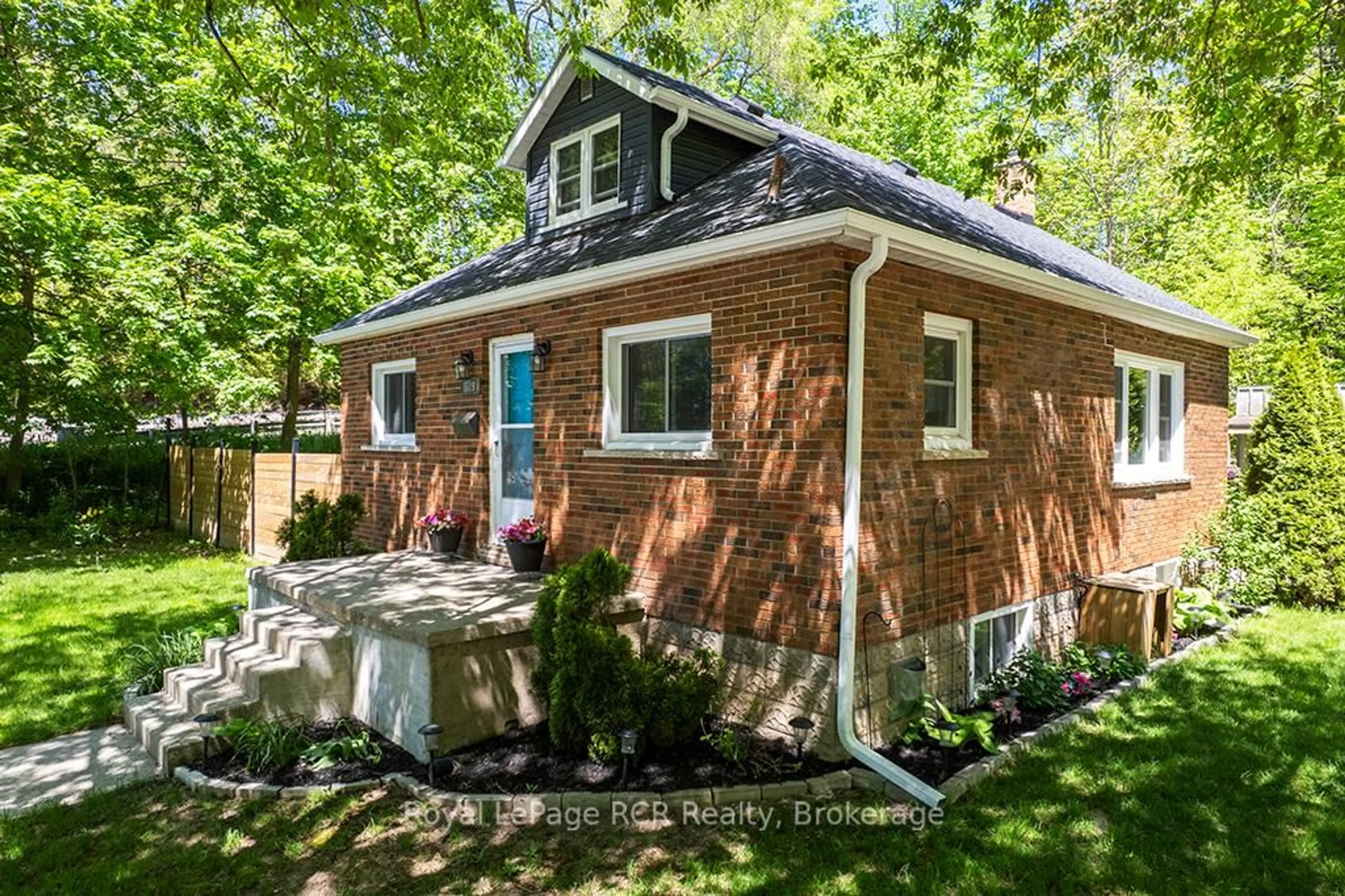 Home with brick exterior material, street for 589 5th Ave, Owen Sound Ontario N4K 2R4