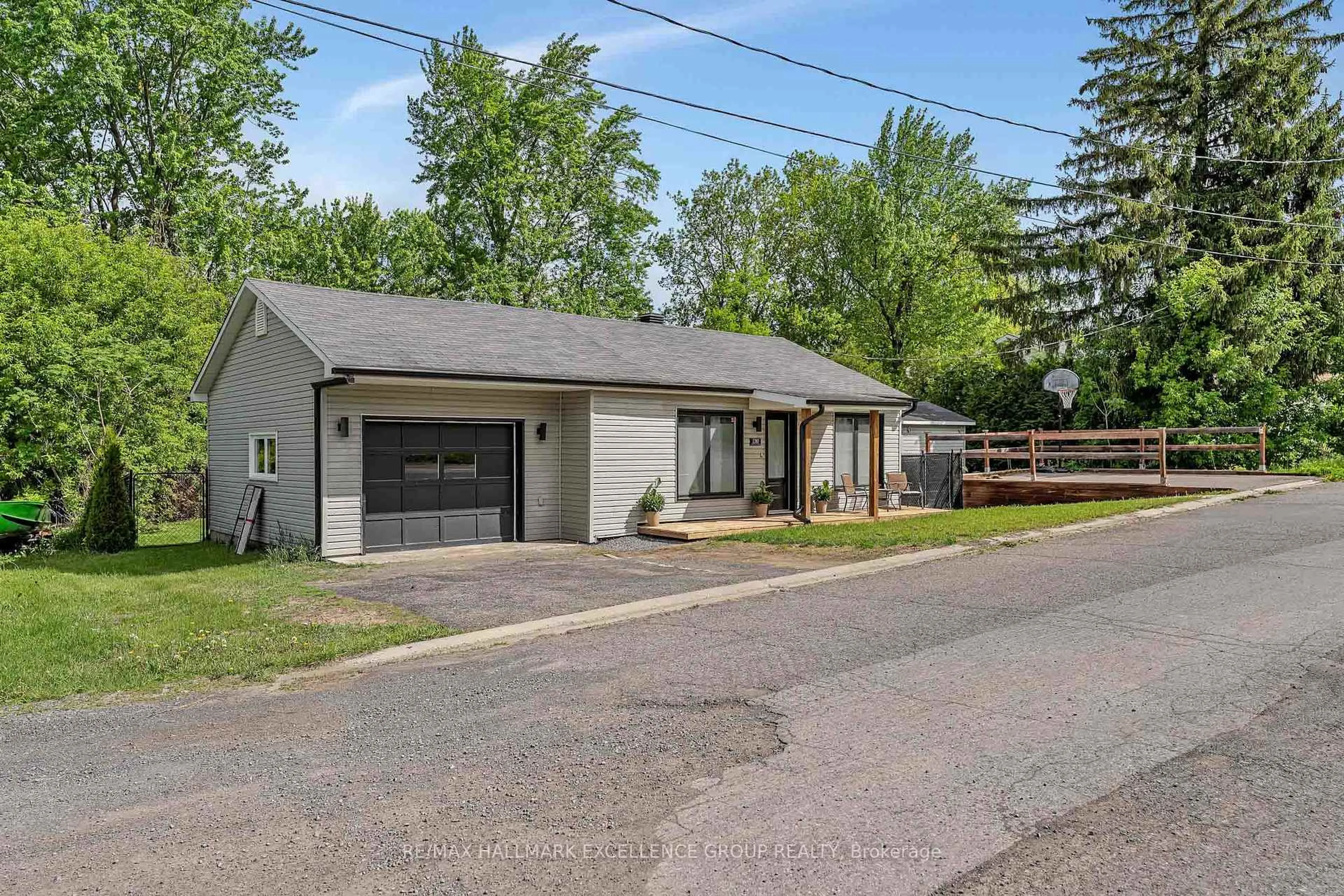 Unknown for 1310 Henri Circ, Clarence-Rockland Ontario K4K 1C6
