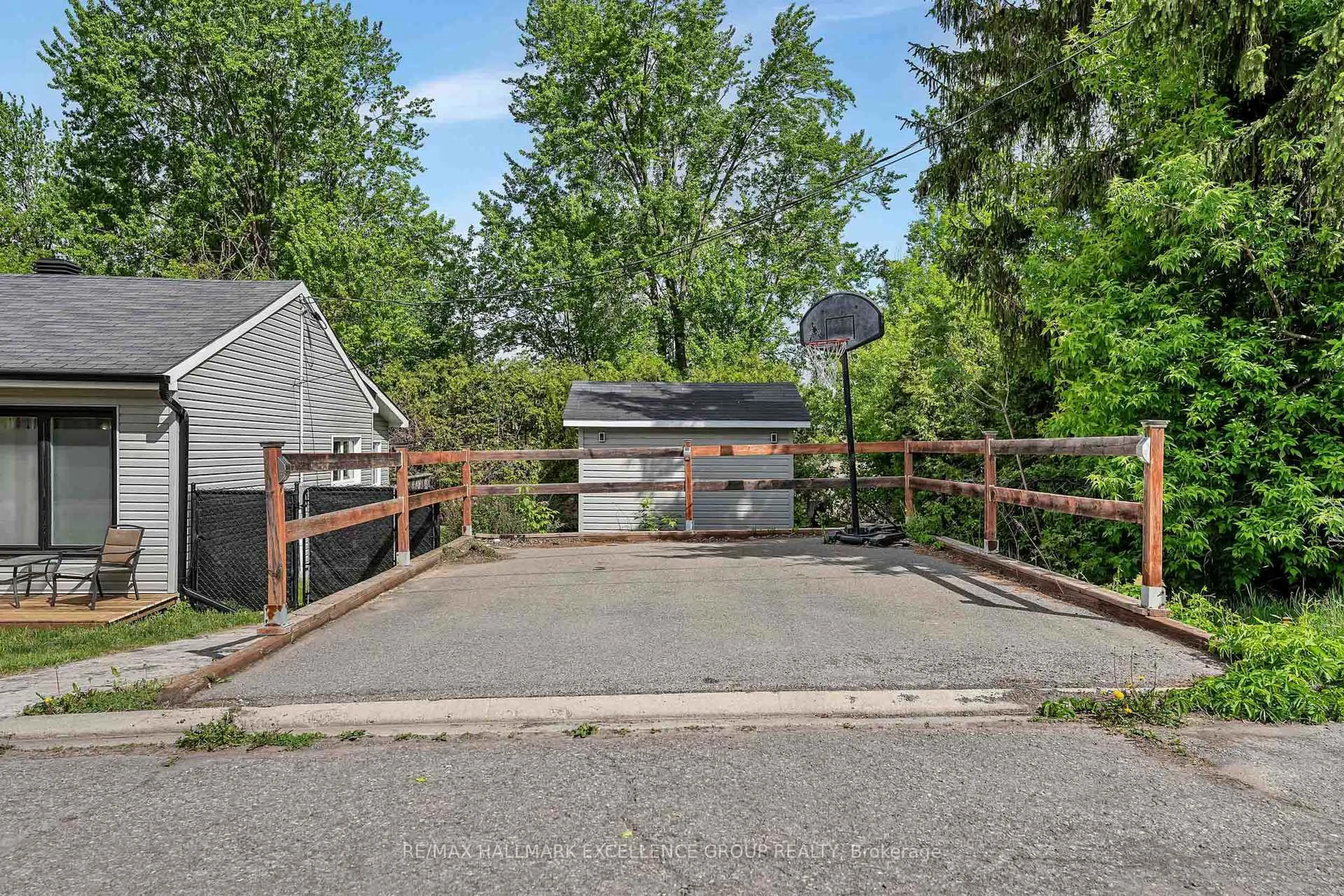 Patio, street for 1310 Henri Circ, Clarence-Rockland Ontario K4K 1C6