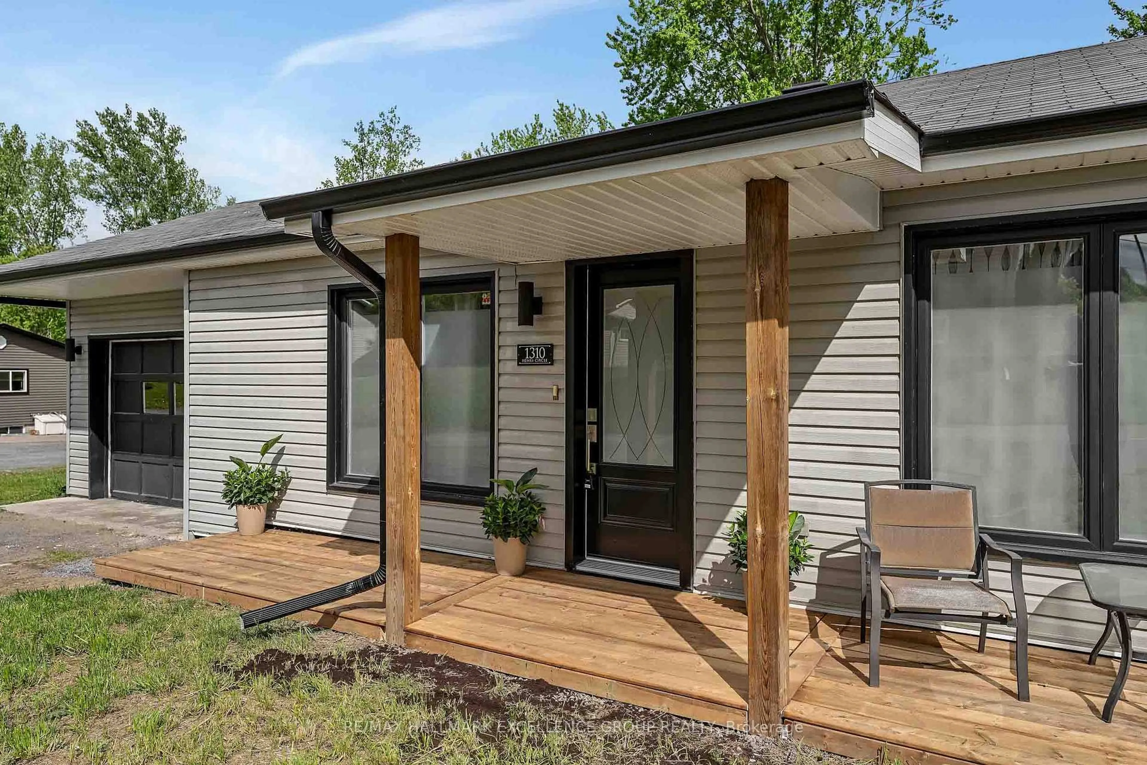 Home with vinyl exterior material, street for 1310 Henri Circ, Clarence-Rockland Ontario K4K 1C6