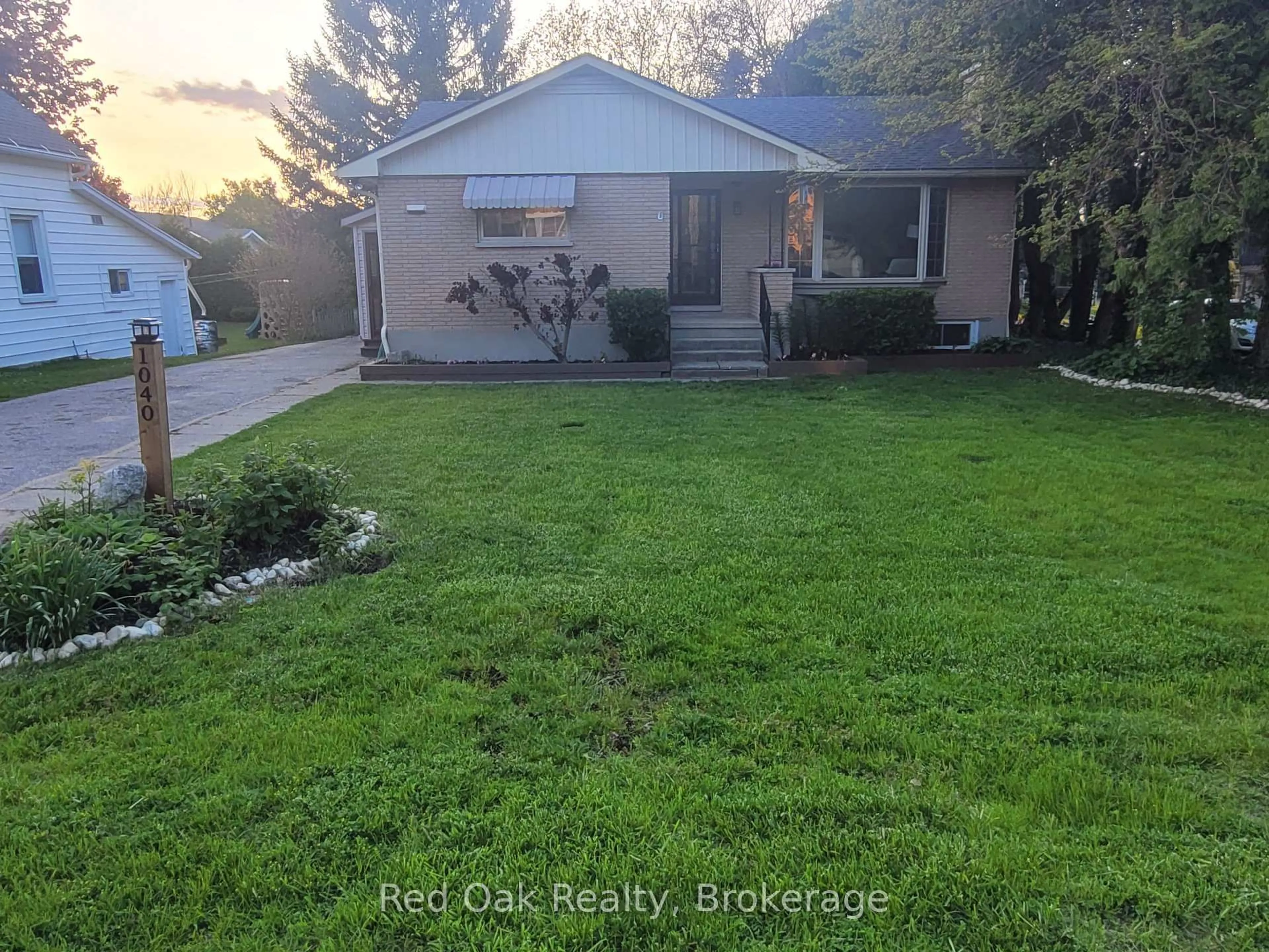 A pic from outside/outdoor area/front of a property/back of a property/a pic from drone, street for 1040 Huron Terr, Kincardine Ontario N2Z 1E5