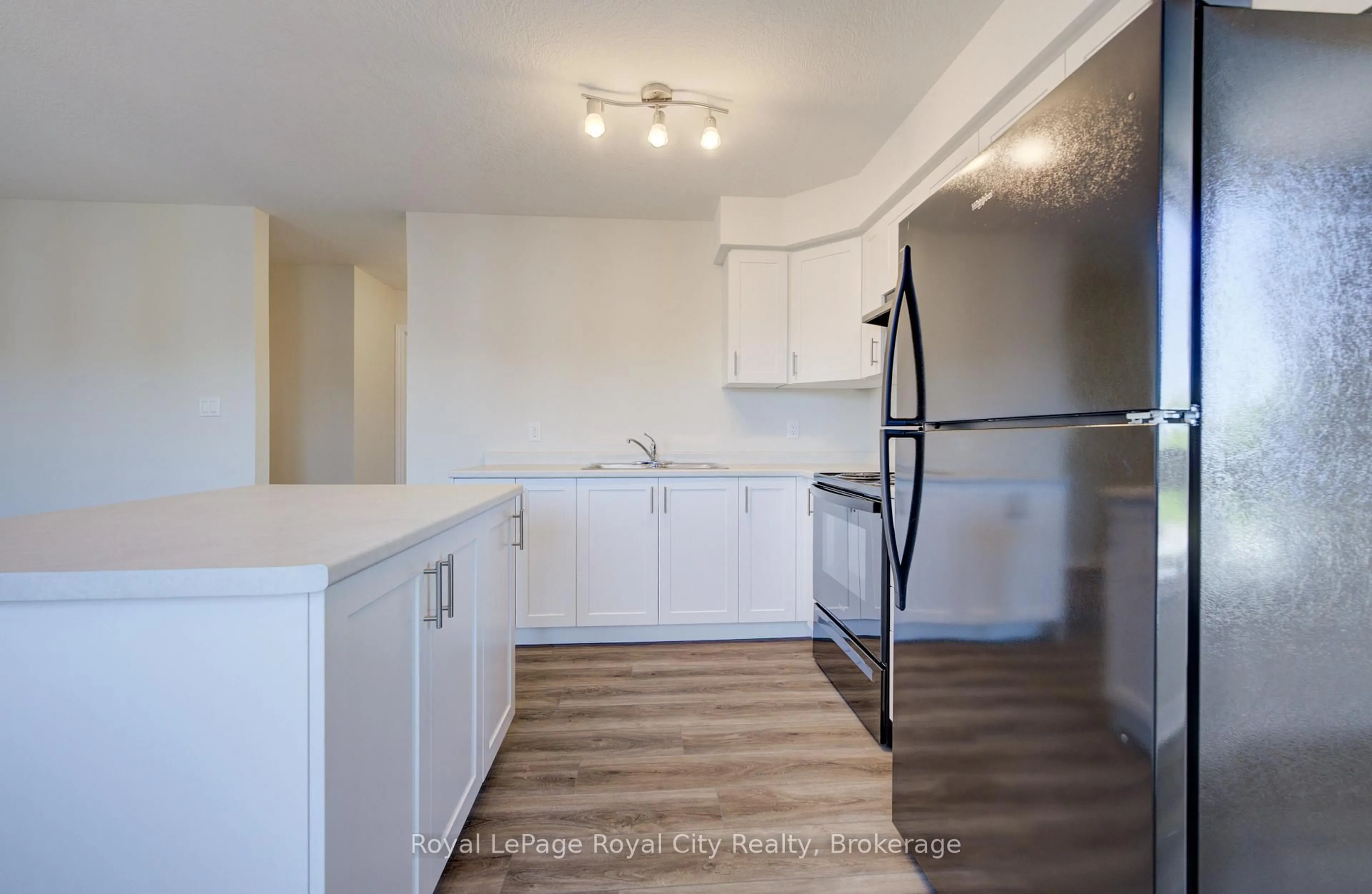 Standard kitchen, unknown for 465 Garafraxa St #7, Centre Wellington Ontario N1M 0L6