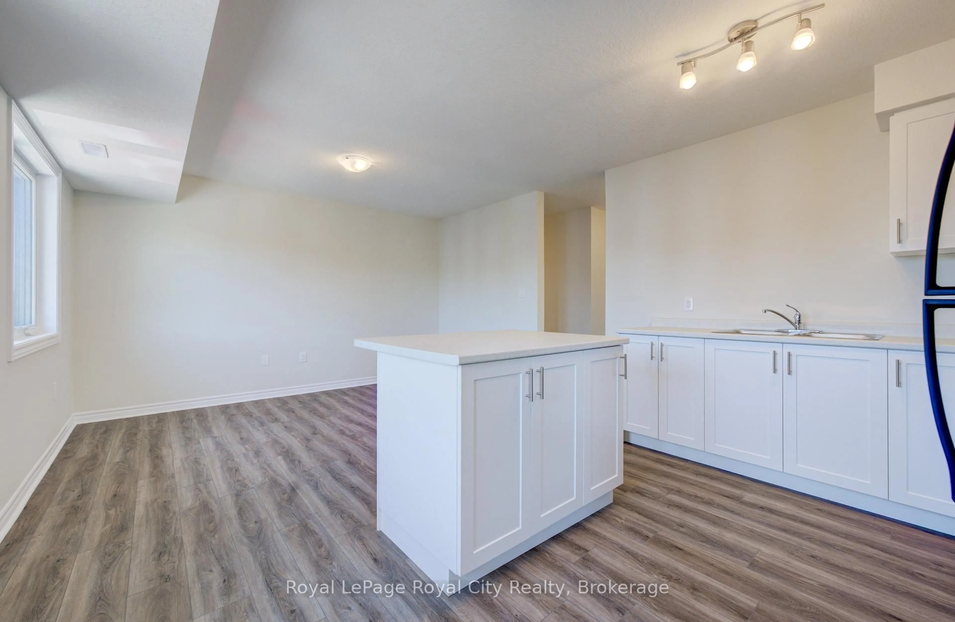 Unknown for 465 Garafraxa St #7, Centre Wellington Ontario N1M 0L6